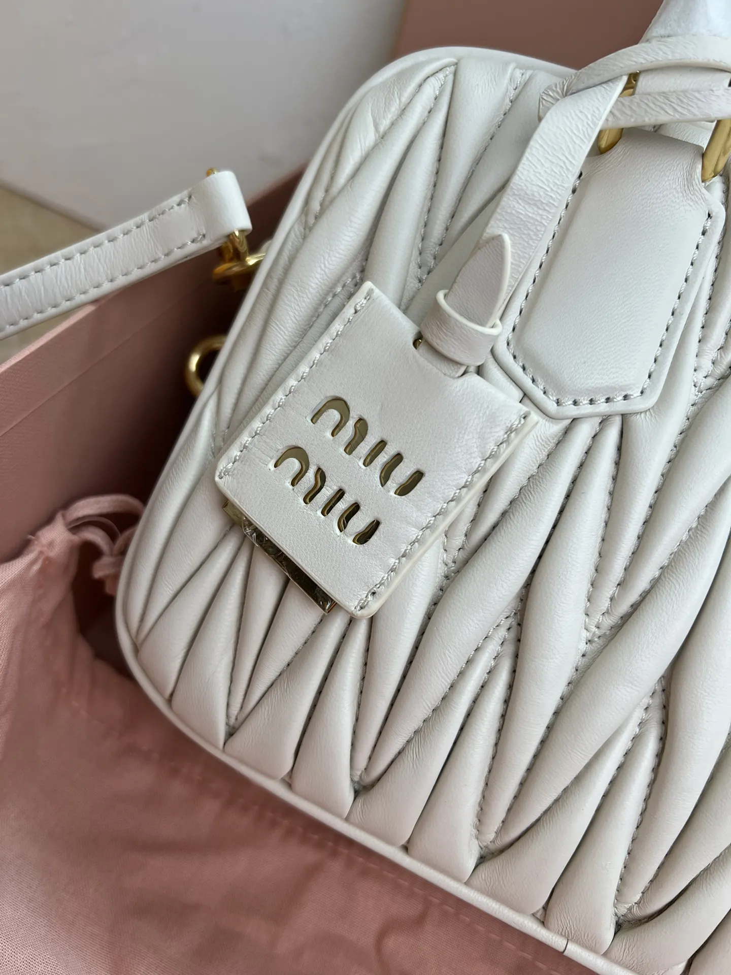Miu 羊皮 斜背包 輕便斜挎款