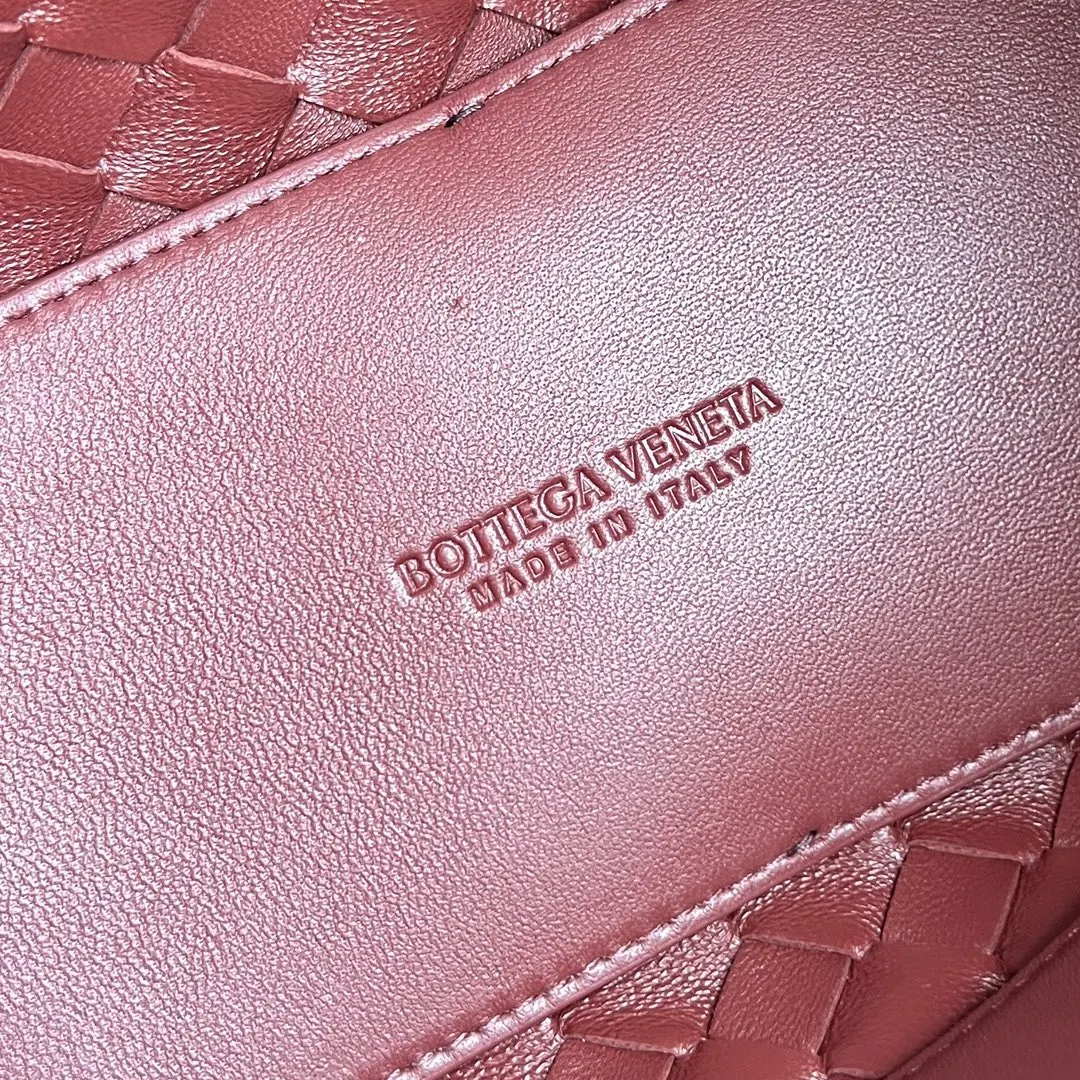 Bottega Veneta 金色 羊皮 斜背包 輕便斜挎款
