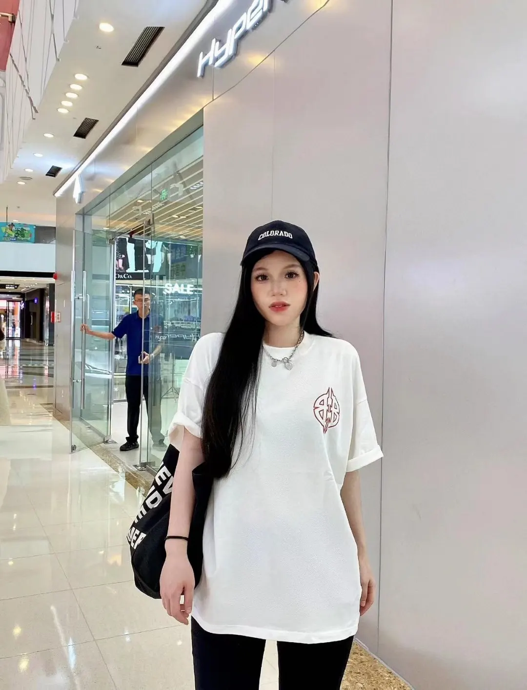 Balenciaga 紅色徽章標識圓領短袖T恤 白色(數字7) Balenciaga 紅色徽章標識圓領短袖T恤 白色(數字7)