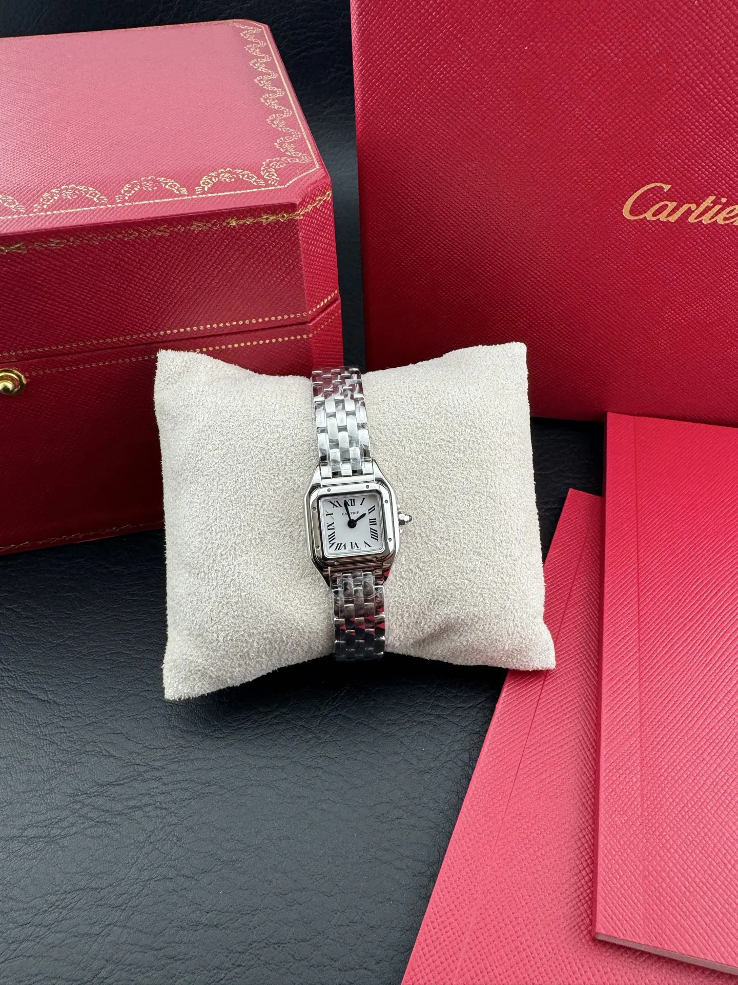 Cartier 藍色 手錶 經典腕表款(數字2) Cartier 藍色 手錶 經典腕表款(數字2)