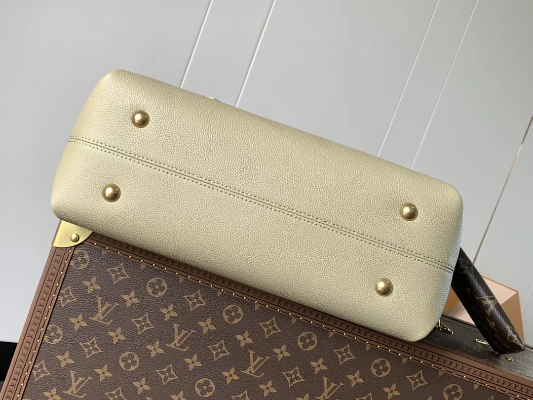 LV handbag Image 4 LV handbag Image 4