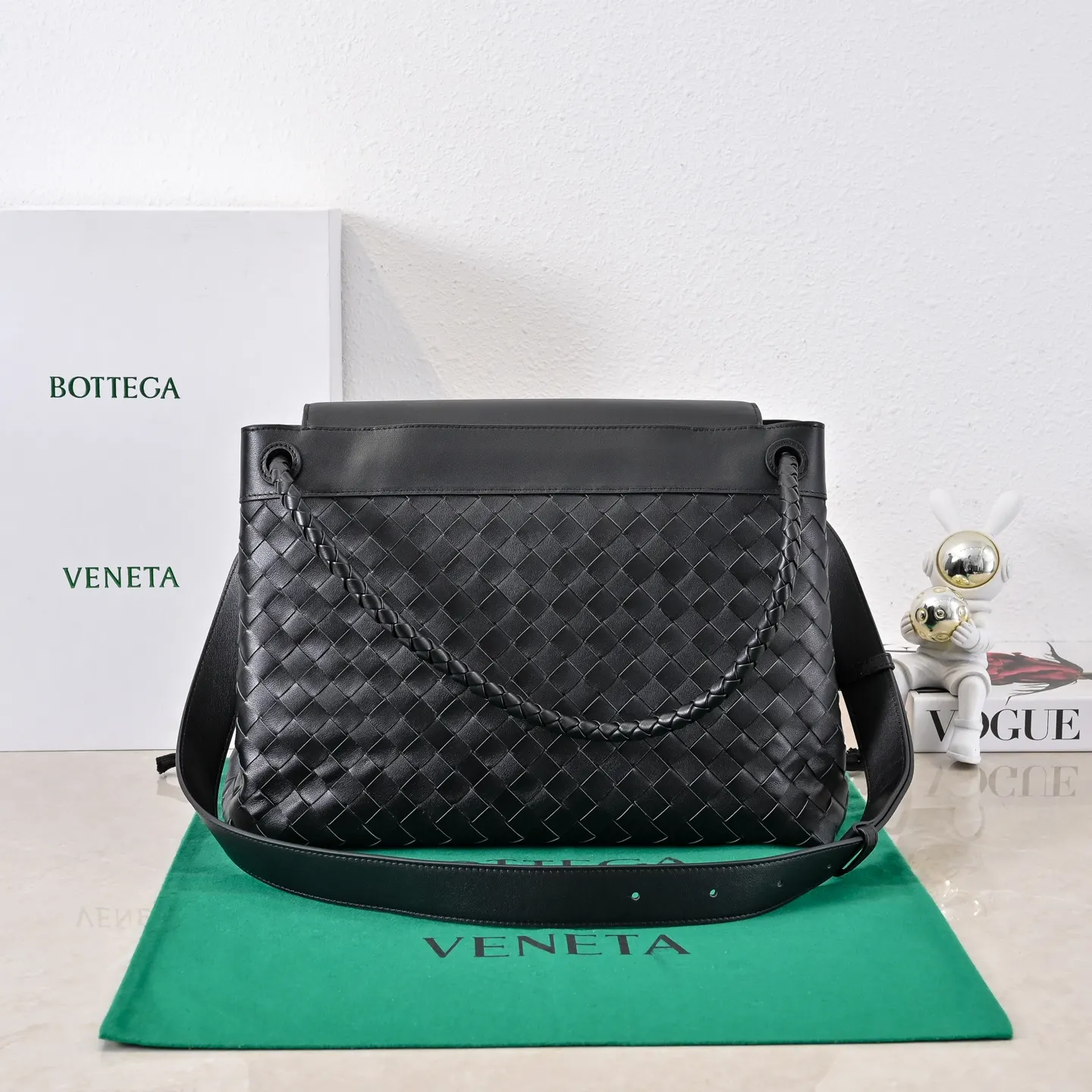 Bottega Veneta 小牛皮 斜背包 輕便斜挎款