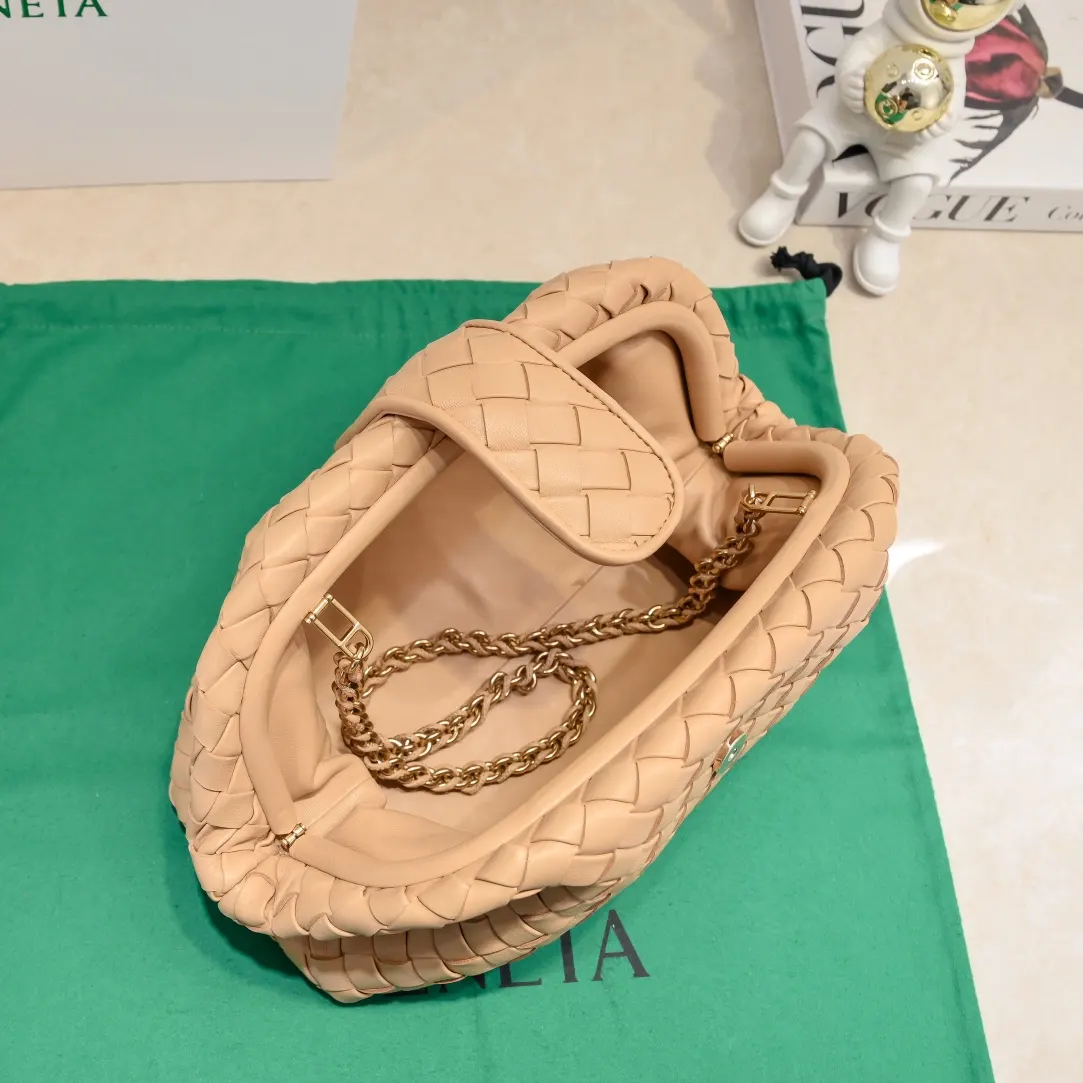 Bottega Veneta 羊皮 鏈條包 精致鏈條款(數字8) Bottega Veneta 羊皮 鏈條包 精致鏈條款(數字8)