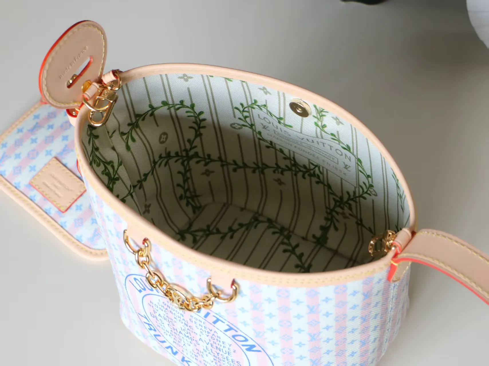 LV 粉色 帆布 精品 粉色 条纹印花水桶包 AL 鏈條包 精致鏈條款