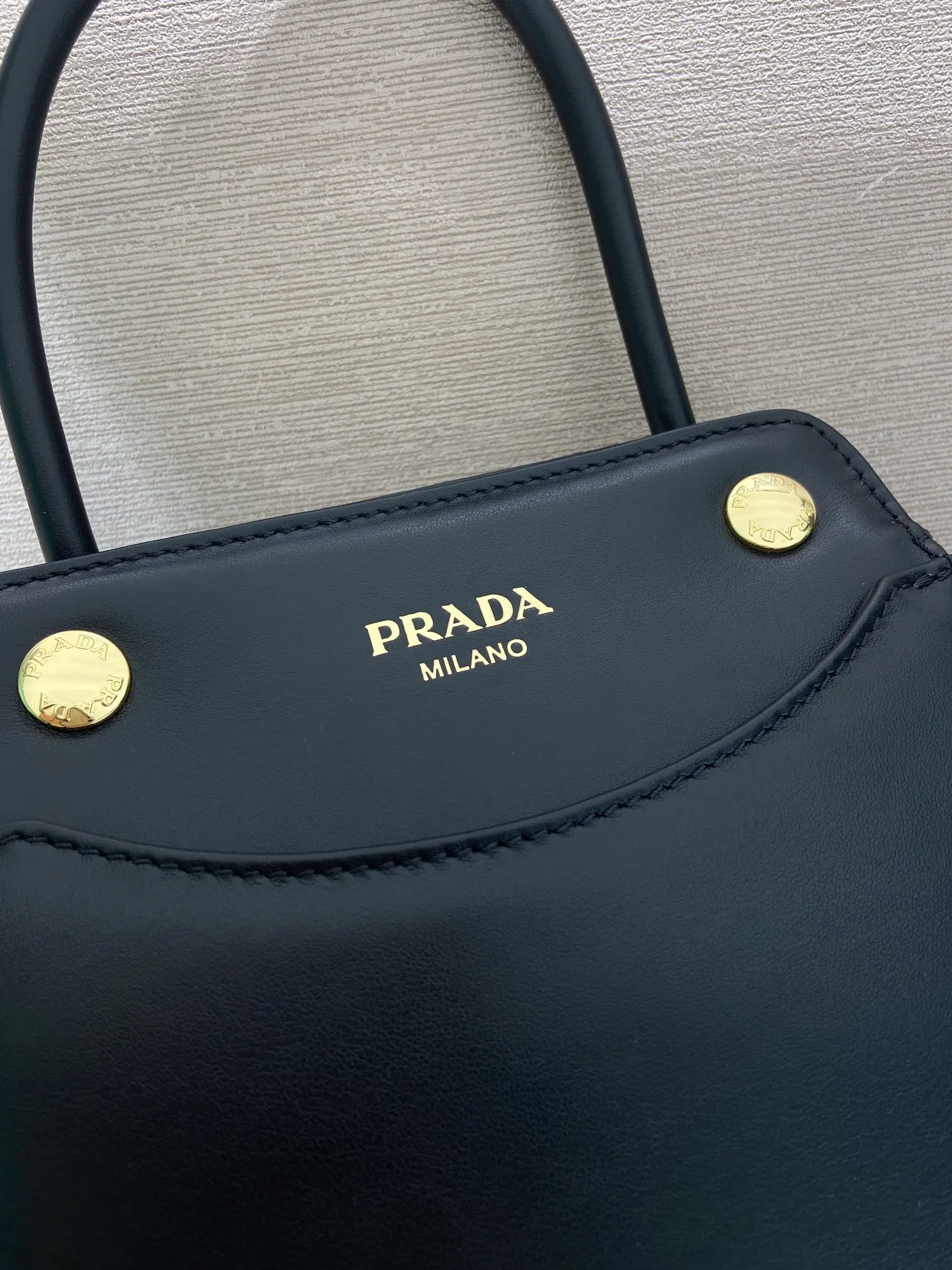 PRADA 1BA496 牛皮 手提包 日常通勤款