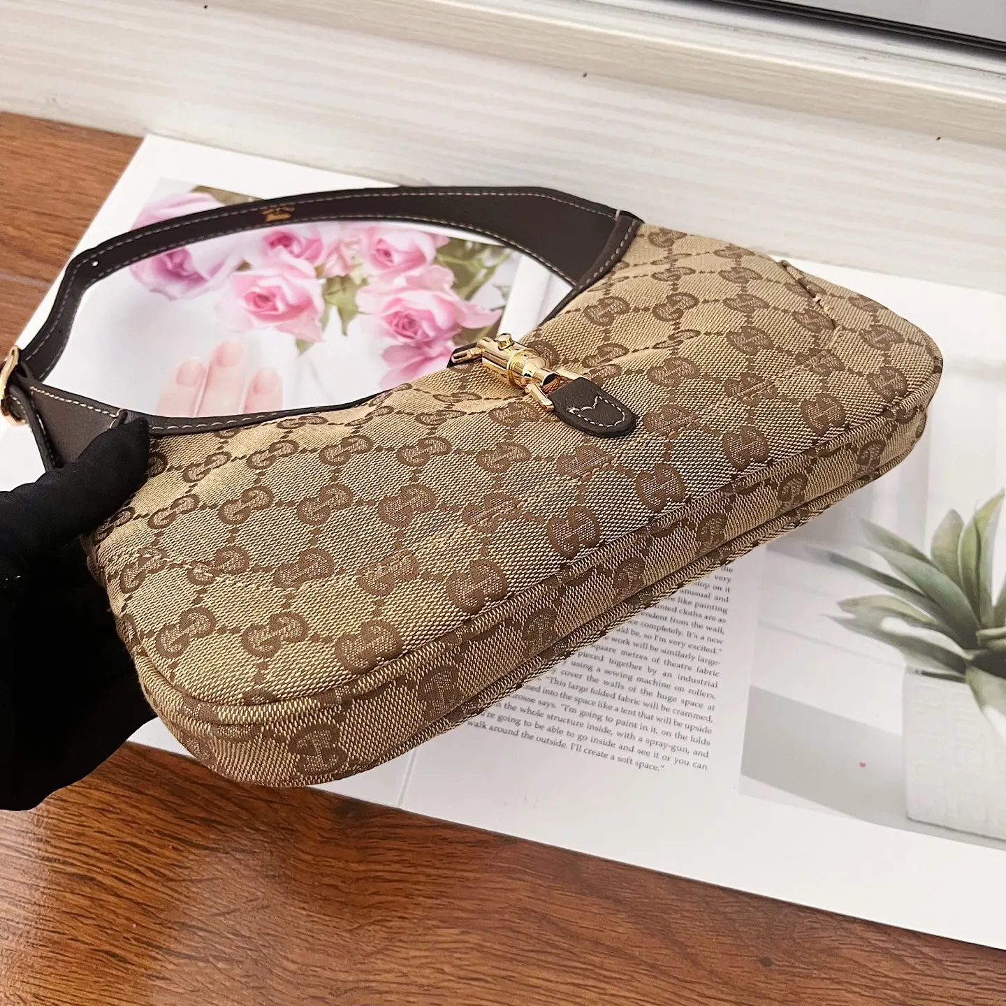 Gucci by Demna新系列 把的复古奢华玩出了新高度 腋下包 复古腋下背款