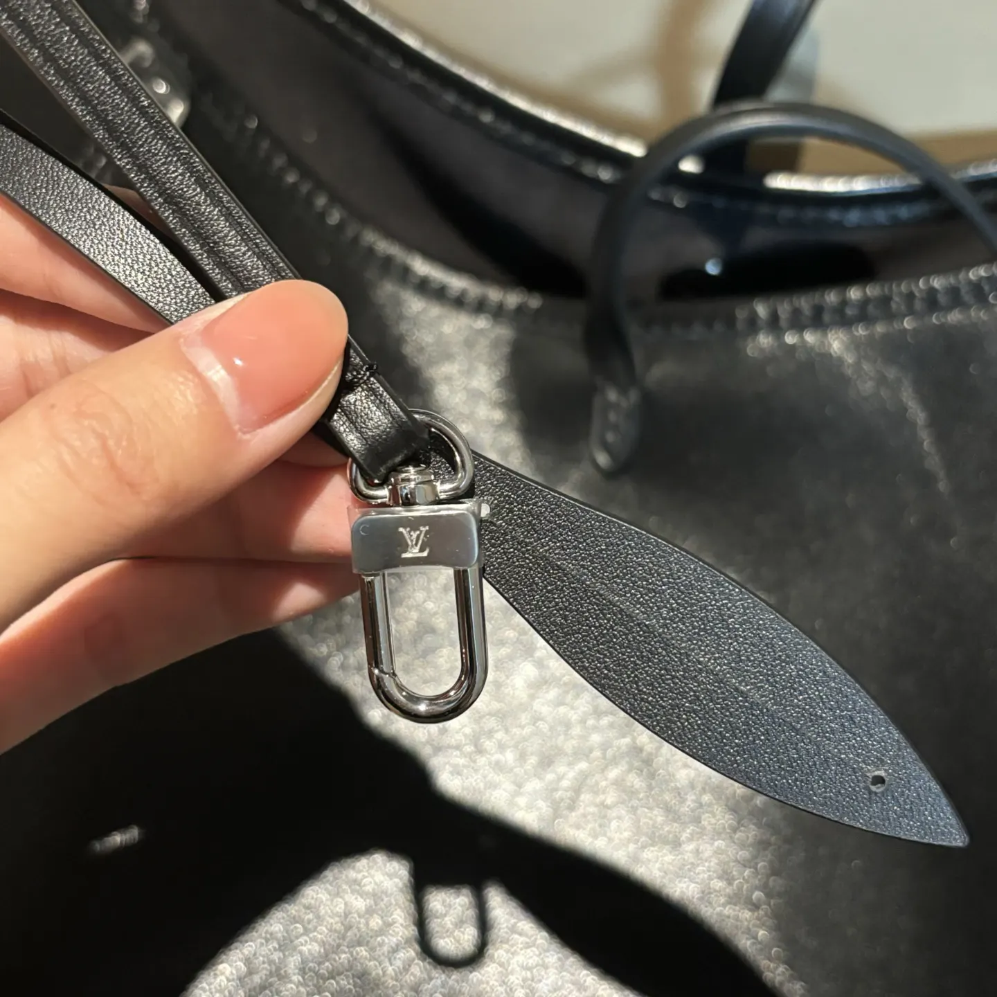 CarryAll 羊皮 中号羊皮 Dark中号 水桶包 休闲水桶款