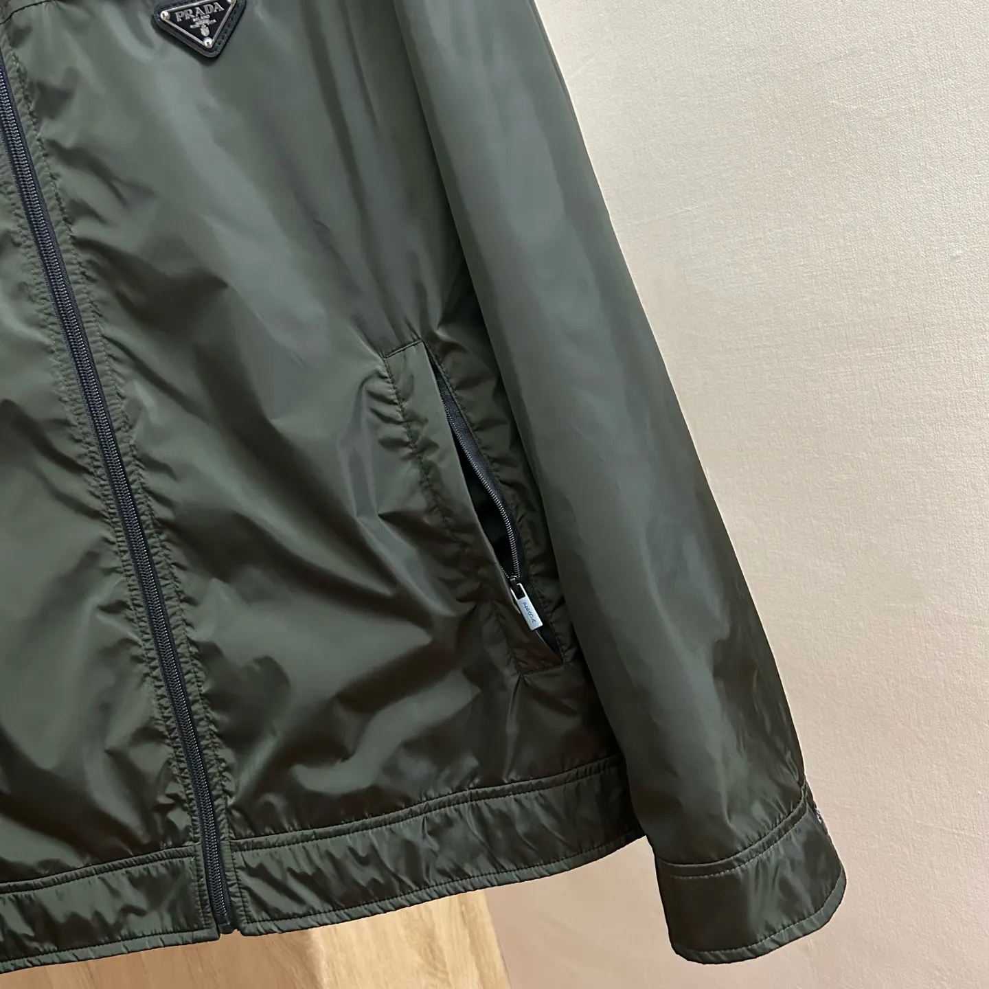 PRADA Re-Nylon尼龙 三角标 衬衫 休闲百搭款