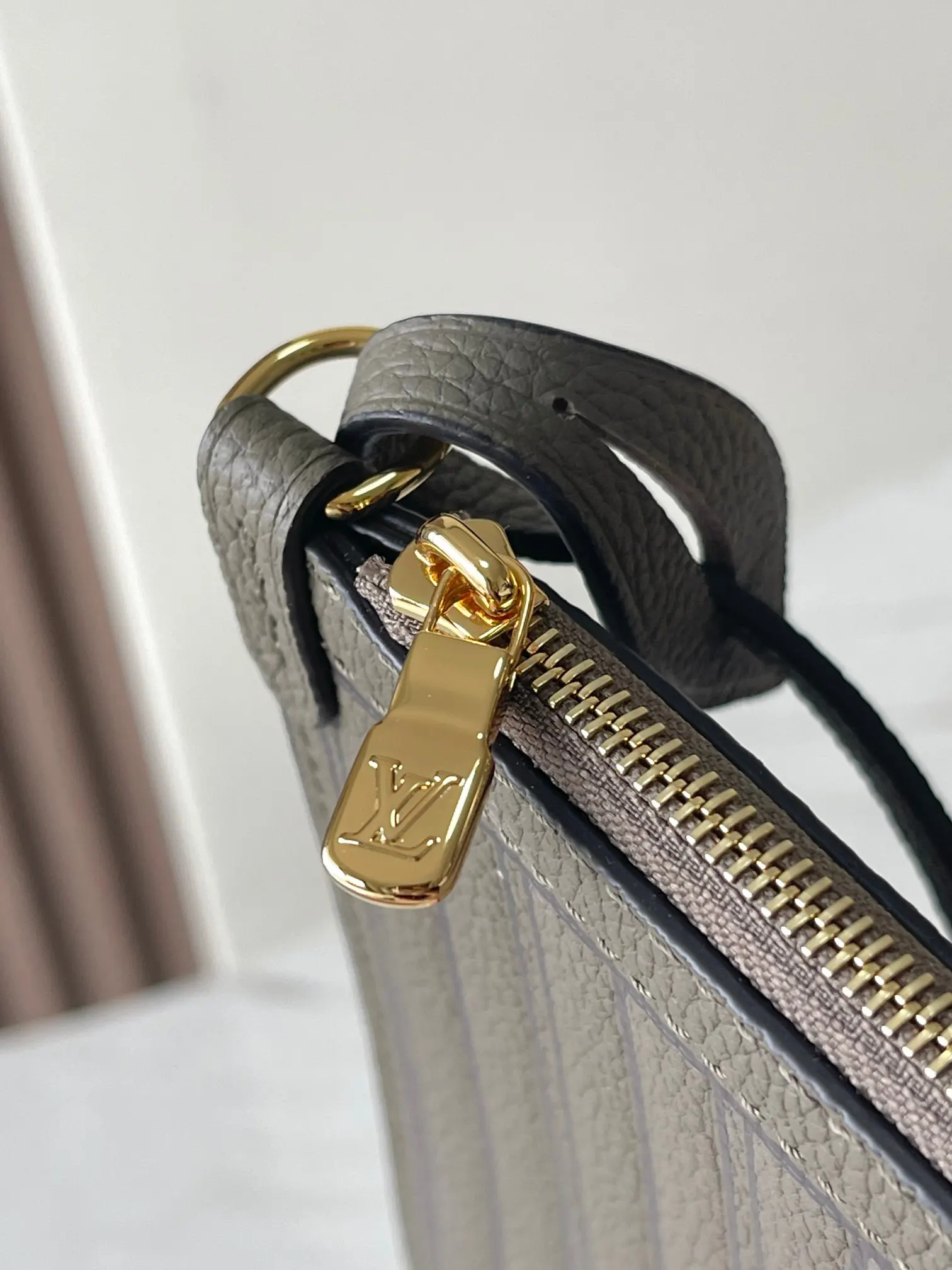 LV Neverfull tote bag, high-capacity commuter model Image 8 LV Neverfull tote bag, high-capacity commuter model Image 8
