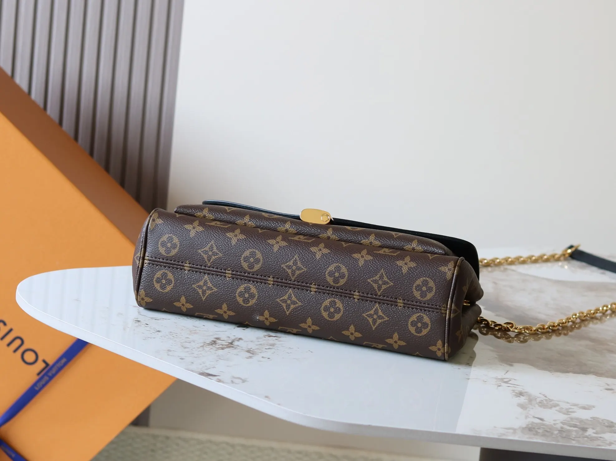 LV black and brown color scheme chain bag, shoulder crossbody model Image 4 LV black and brown color scheme chain bag, shoulder crossbody model Image 4
