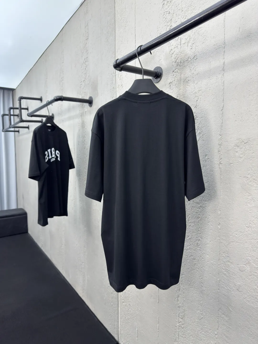 Balenciaga 黑色 Logo 短袖T恤(數字2) Balenciaga 黑色 Logo 短袖T恤(數字2)