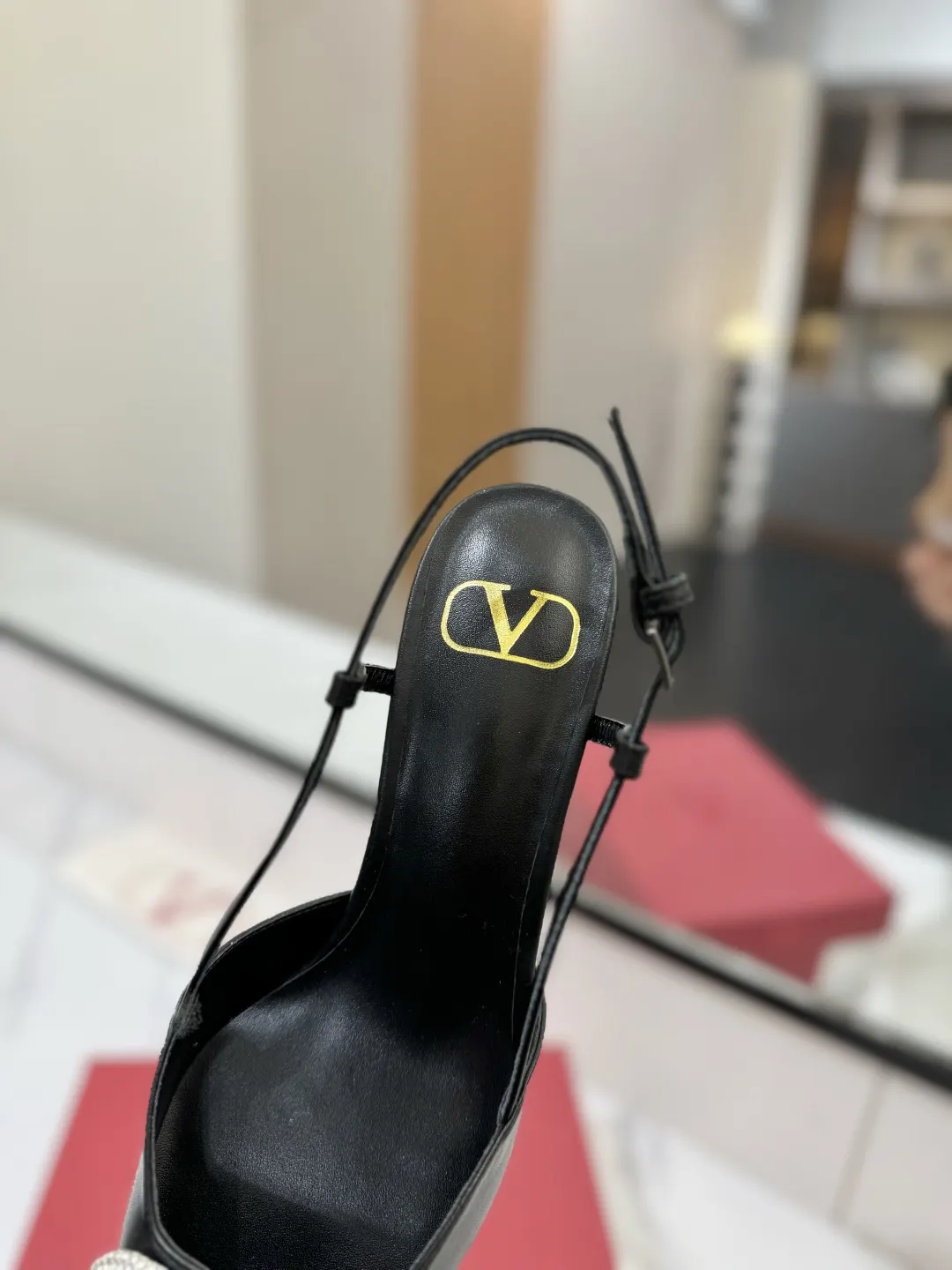 Valentino 金色 拖鞋 轻便舒適款