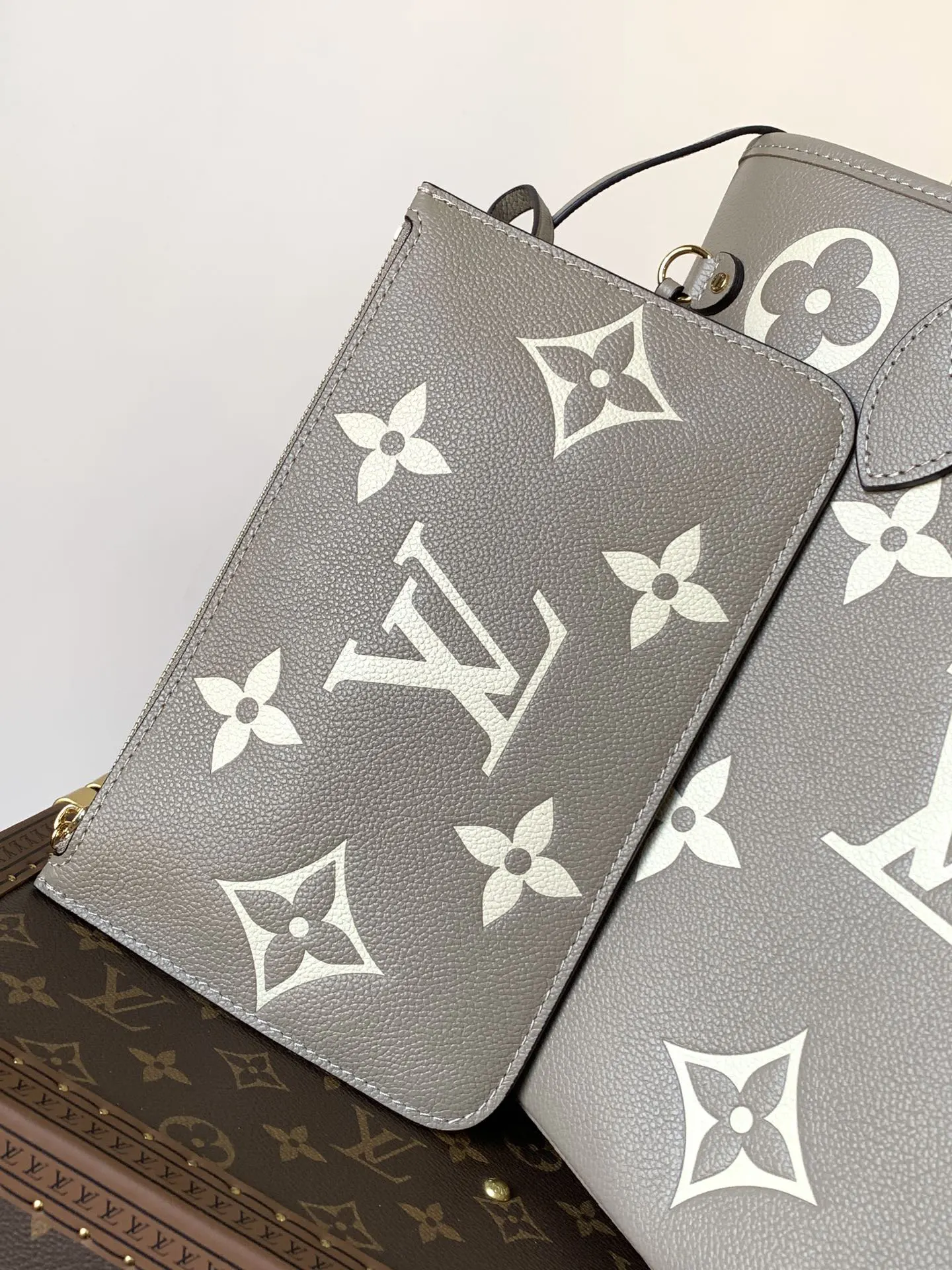 Neverfull 黑色 米白 手拿包 精致手拿款(數字9) Neverfull 黑色 米白 手拿包 精致手拿款(數字9)