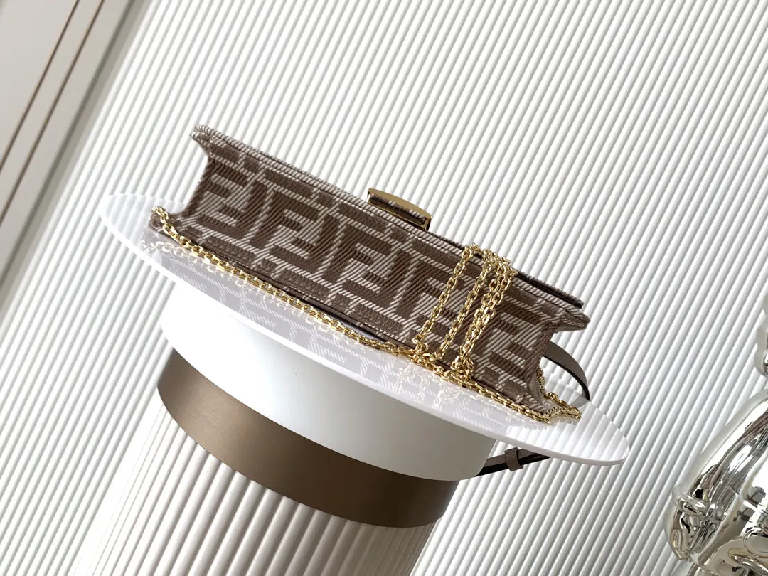 提花 紧凑型Baguette小包 FF提花布料材质 内部 雙肩包 实用雙肩款