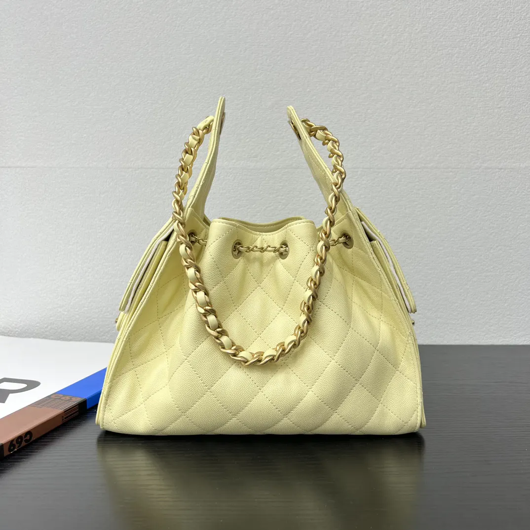 Chanel 黃色牛皮Hobo腋下包 金链