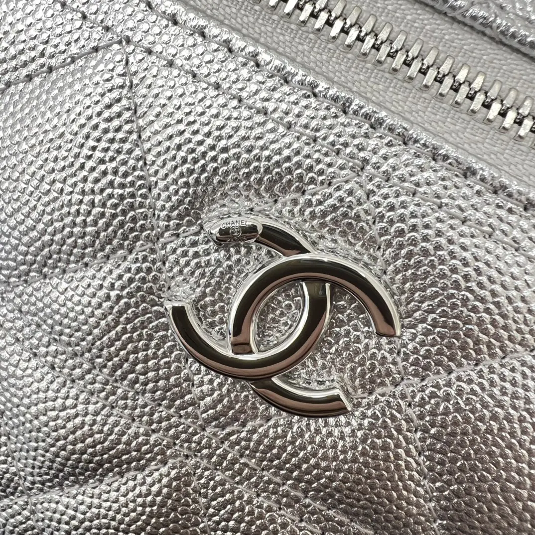Chanel 黑色鱼子酱牛皮翻盖链条包 单肩斜挎
