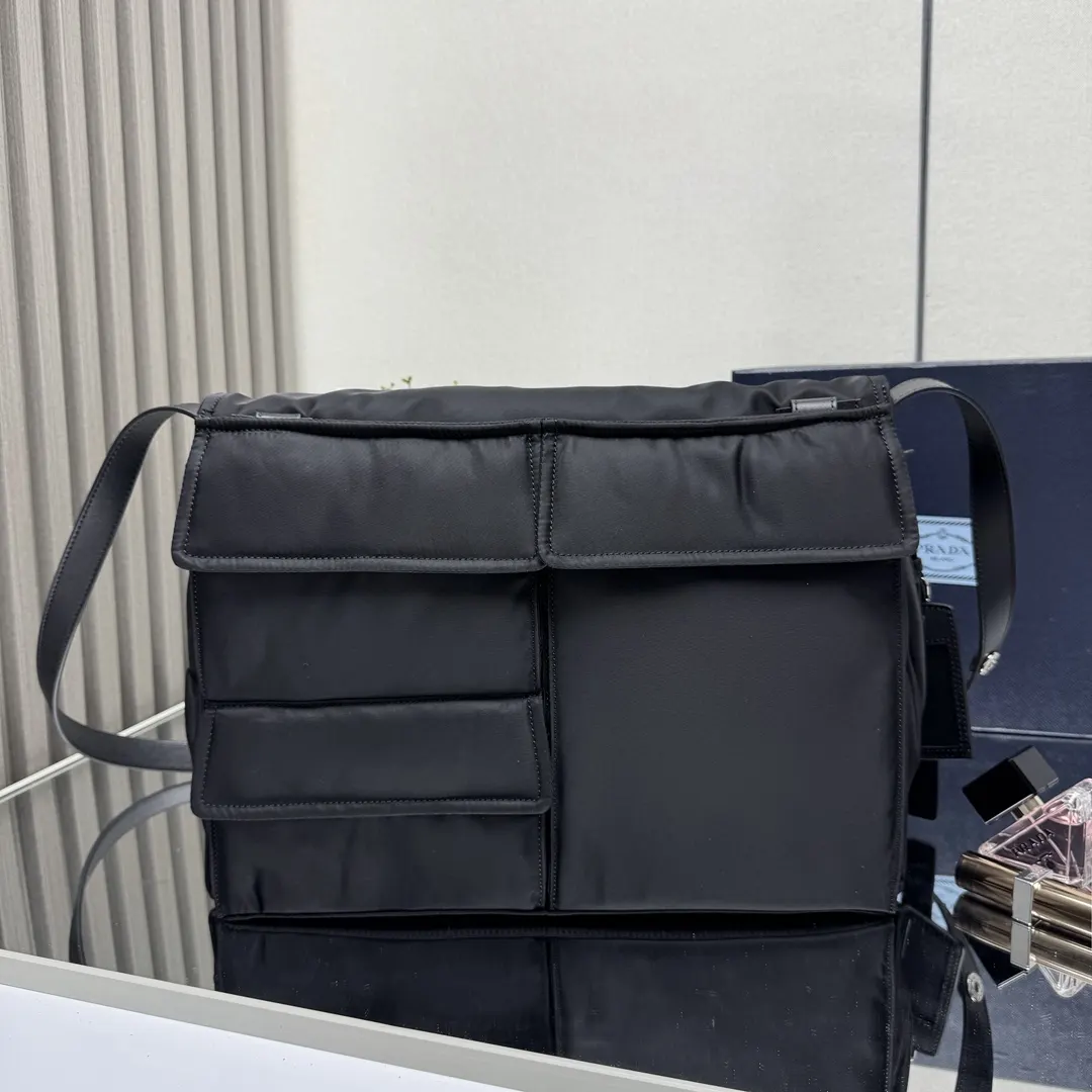 Prada Re-Nylon 1BC208 尼龙 三角标 斜挎包