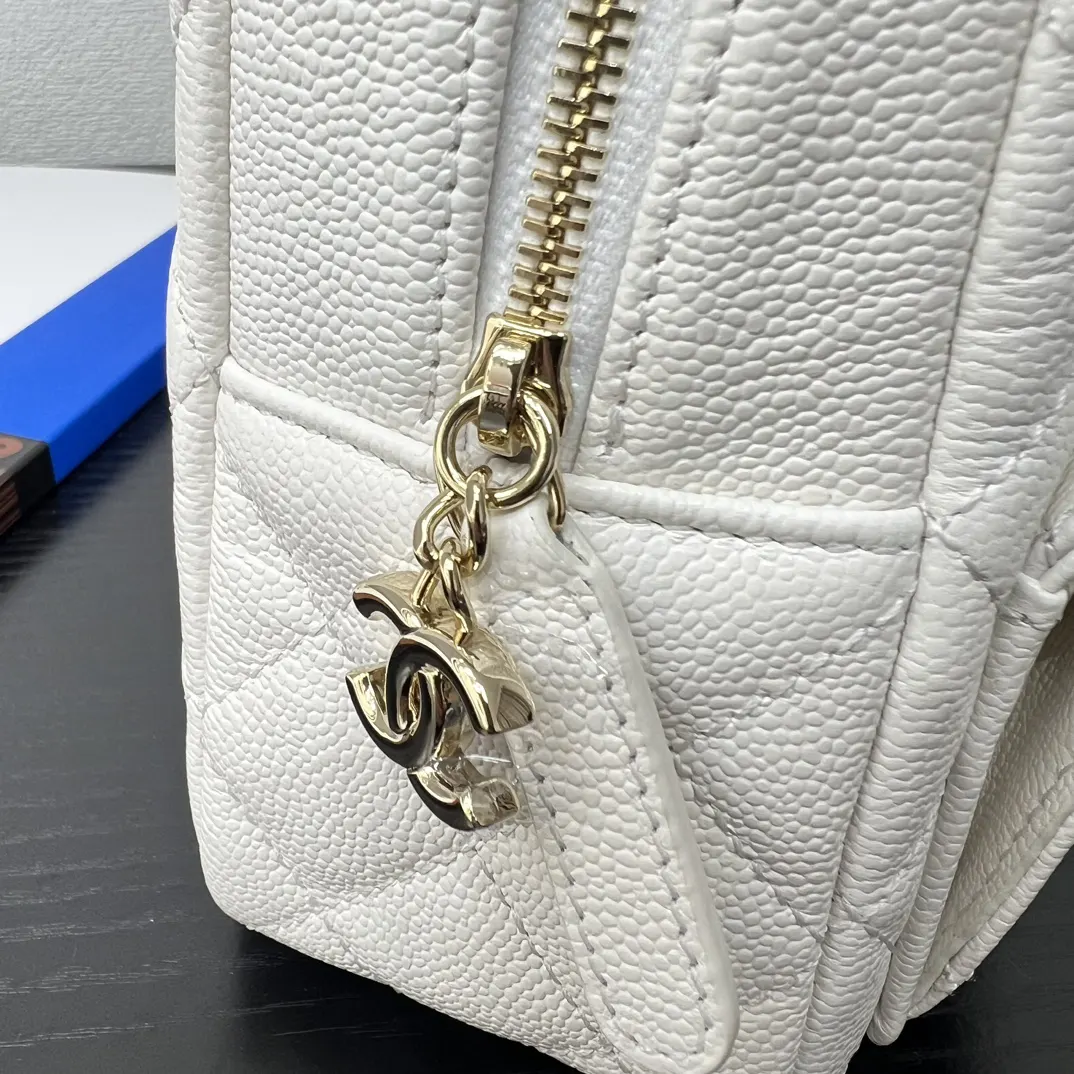 CHANEL 白色牛皮翻盖链条包 金扣款