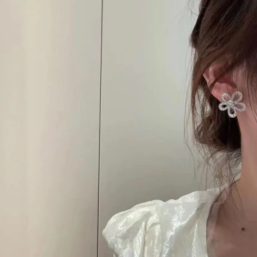 Van Cleef 耳钉 小巧点缀款