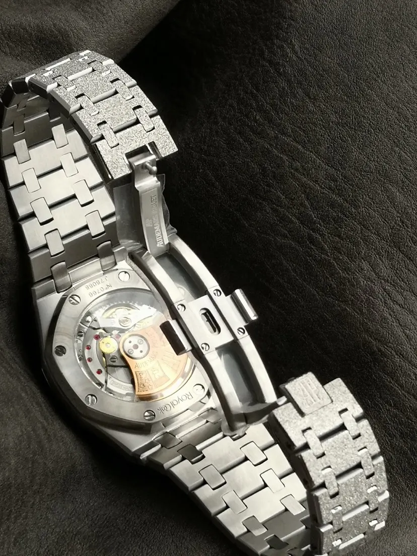 Watch Classic Image 9 Watch Classic Image 9