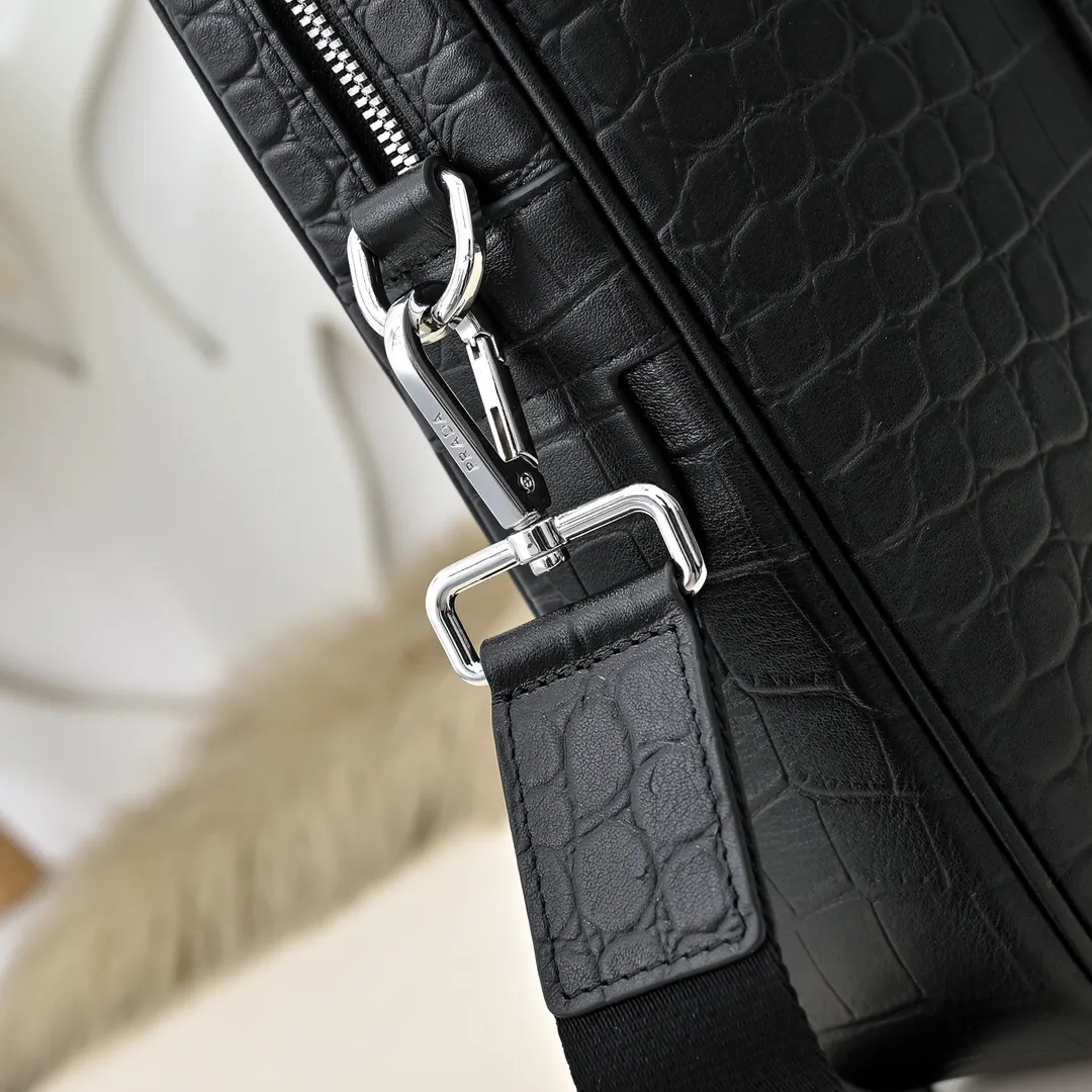 Prada 小牛皮 男士公文包 采用进口小牛皮 皮質柔软 手感超赞 商務通勤款