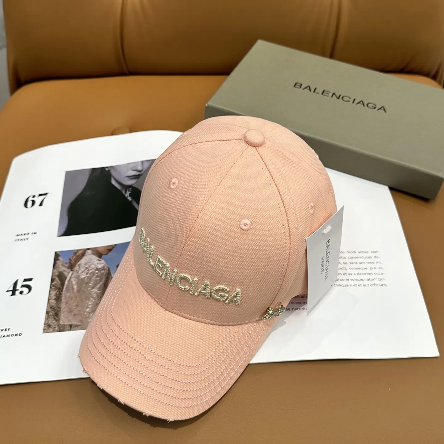 Balenciaga 棒球帽 精致搭配