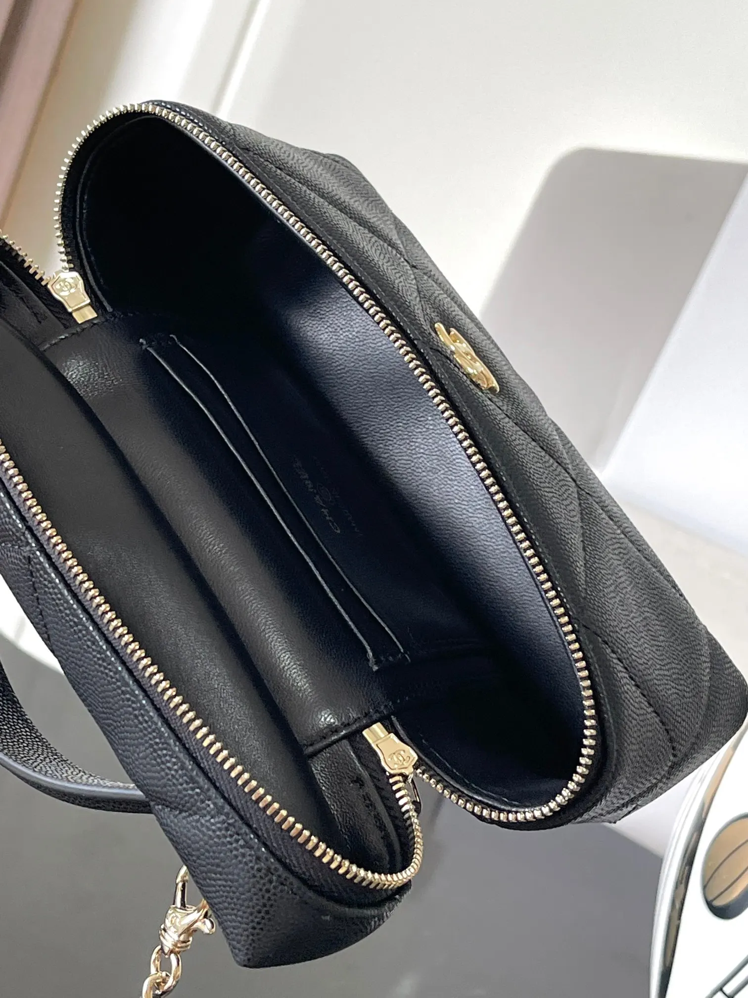 Chanel Caviar Leather Bag Chain Shoulder and Crossbody Wear Image 8 Chanel Caviar Leather Bag Chain Shoulder and Crossbody Wear Image 8