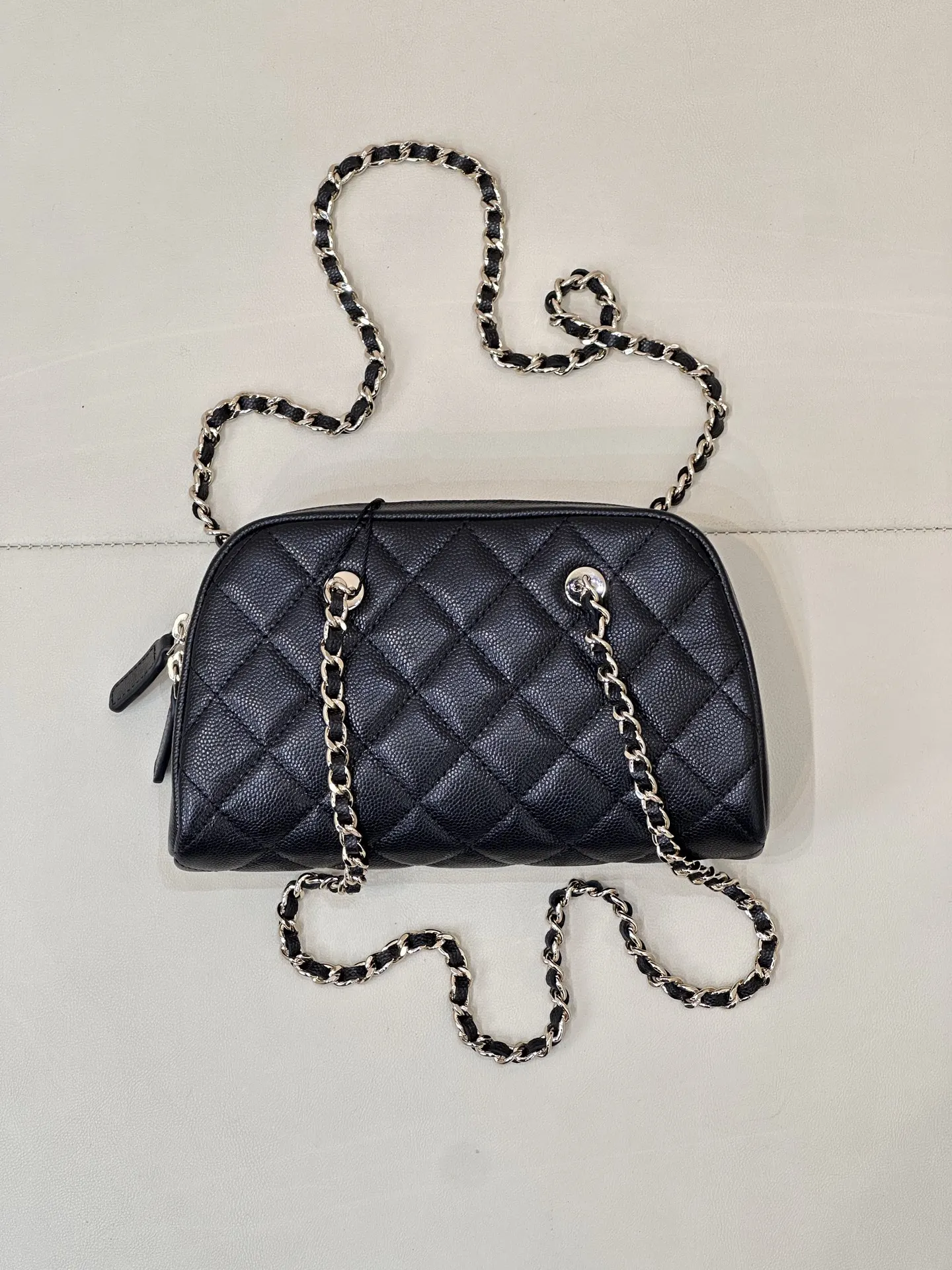 Chanel Cowhide Bag Chain Shoulder and Crossbody Wear Image 6 Chanel Cowhide Bag Chain Shoulder and Crossbody Wear Image 6