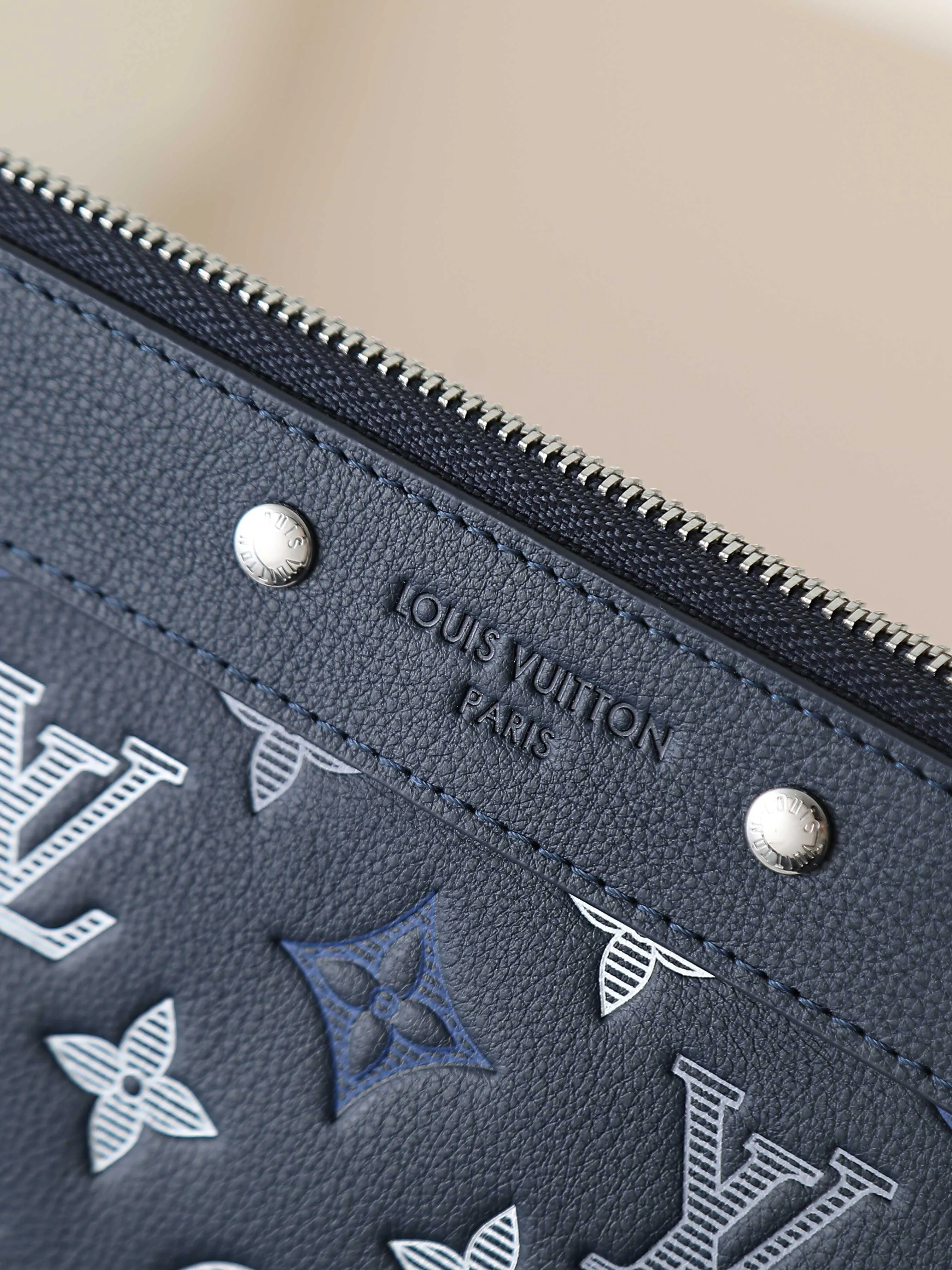 LV classic Monogram, handbag Image 7