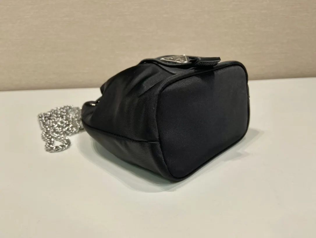 Prada Re-Nylon 1BH612 迷你 水桶包