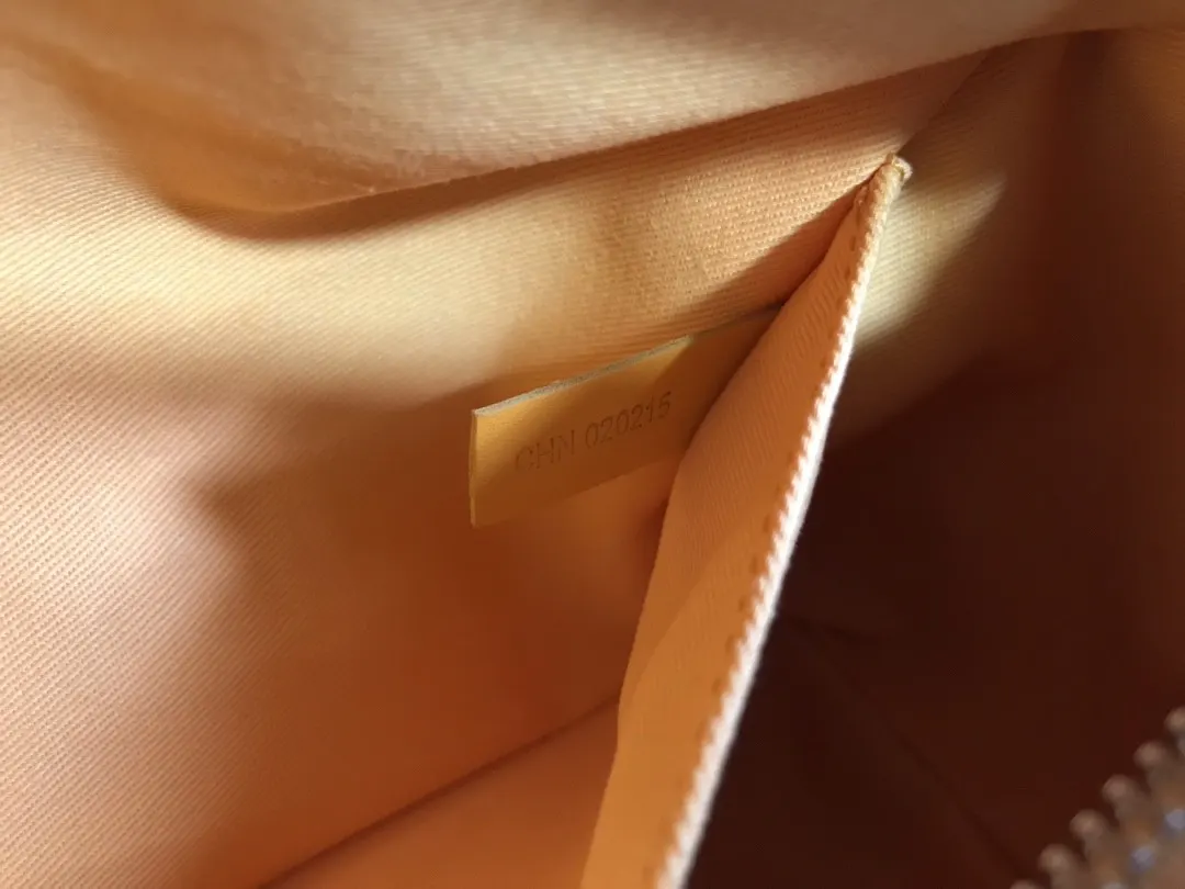 Goyard 款号 手拿包 精致手拿款(數字9) Goyard 款号 手拿包 精致手拿款(數字9)