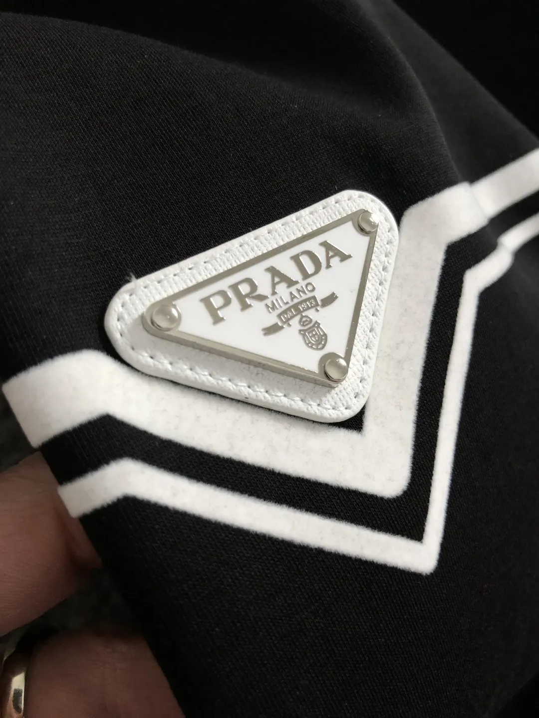 PRADA 黑色Logo短袖T恤 休闲款