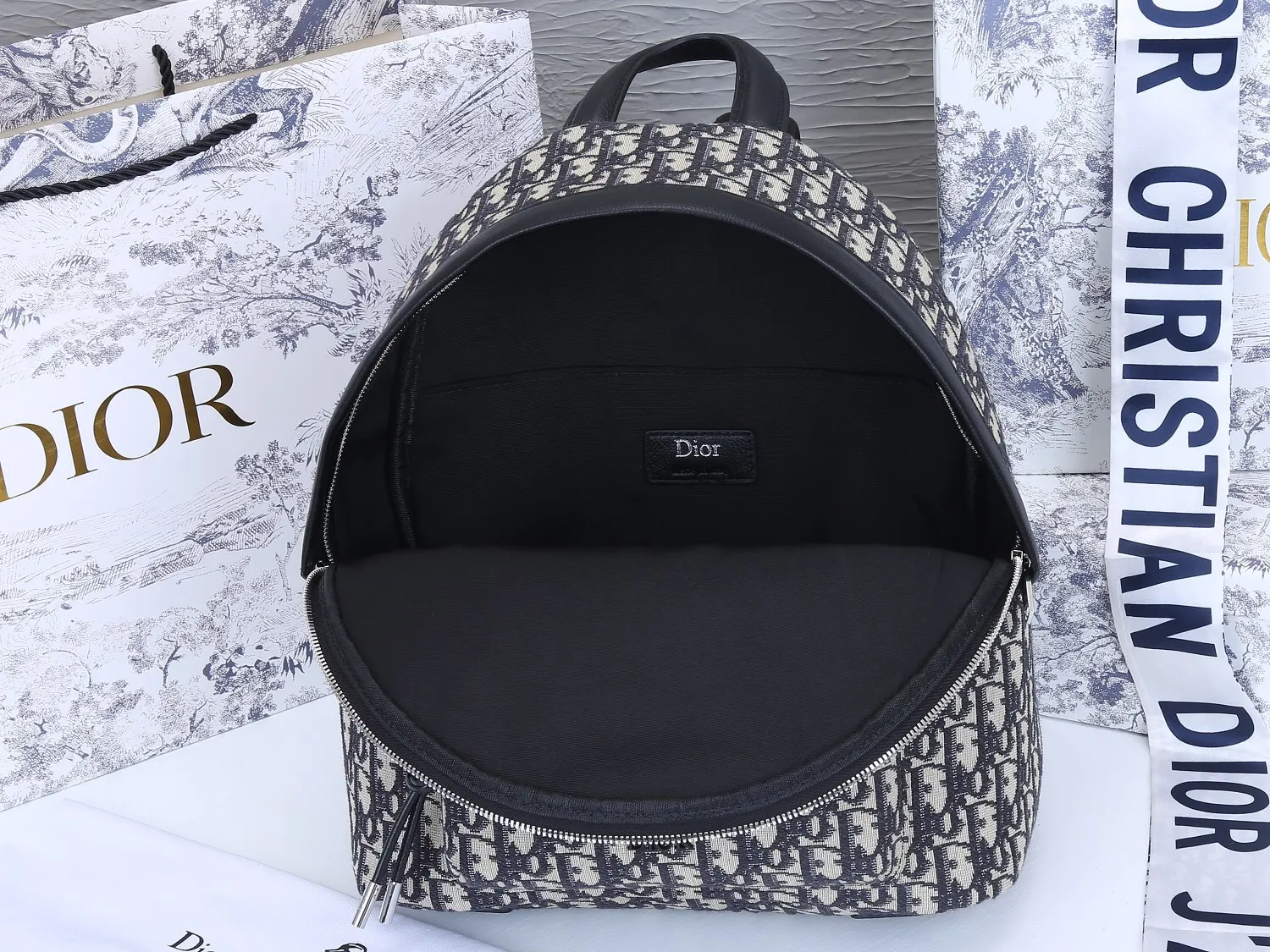 Dior 黑色 小牛皮 厂价 双肩包 实用双肩款