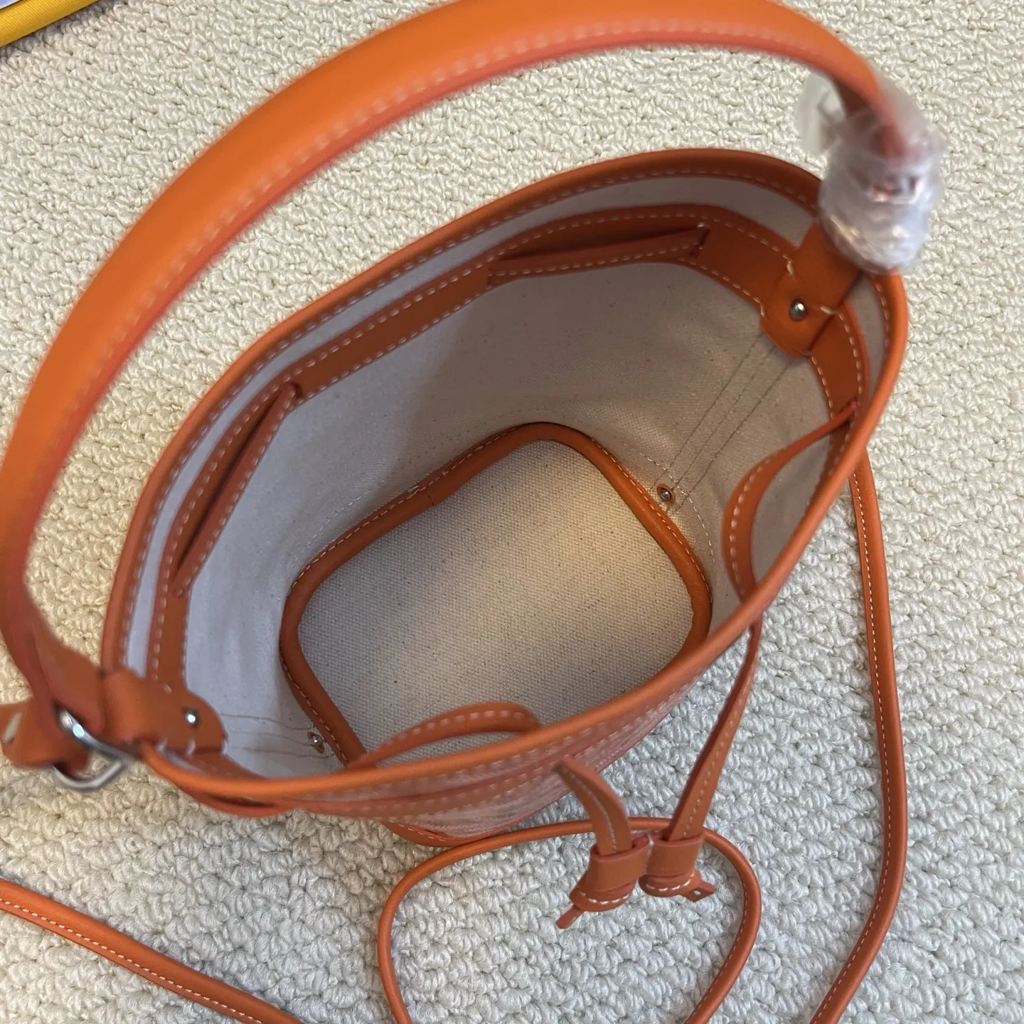 Goyard 皮革 轻盈小巧去始终保持标志性水桶百搭造型 水桶包 休闲水桶款