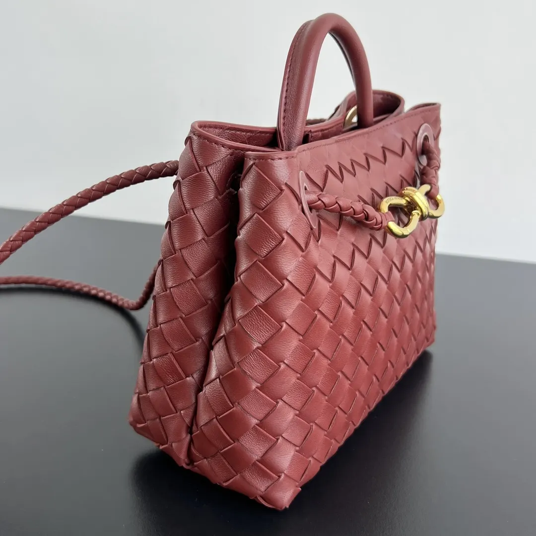 Bottega Veneta 金色 羊皮 斜背包 輕便斜挎款