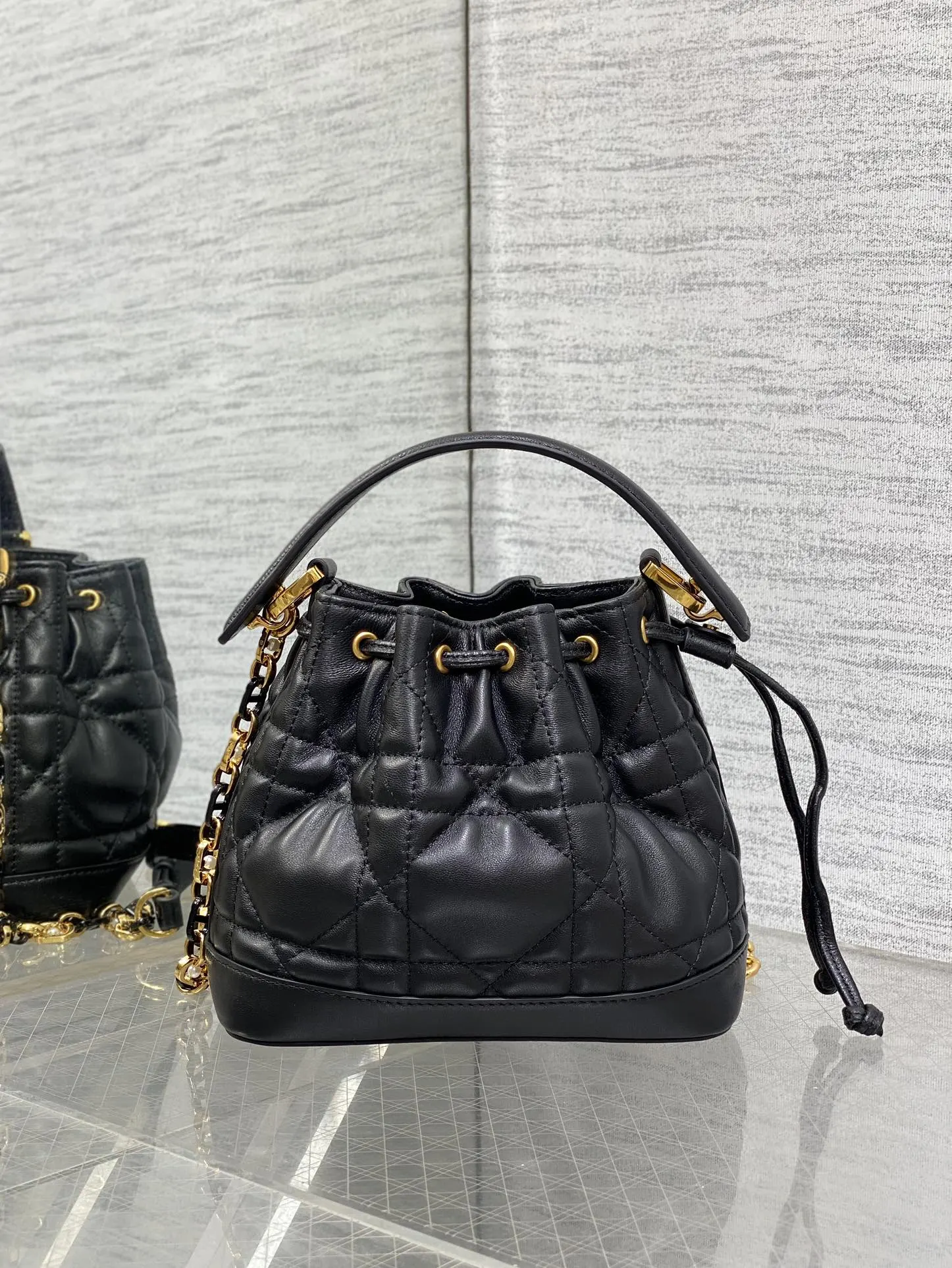 Dior 牛皮 全套 砖柜最新Jolie系列水桶包 优 鏈條包 精致鏈條款