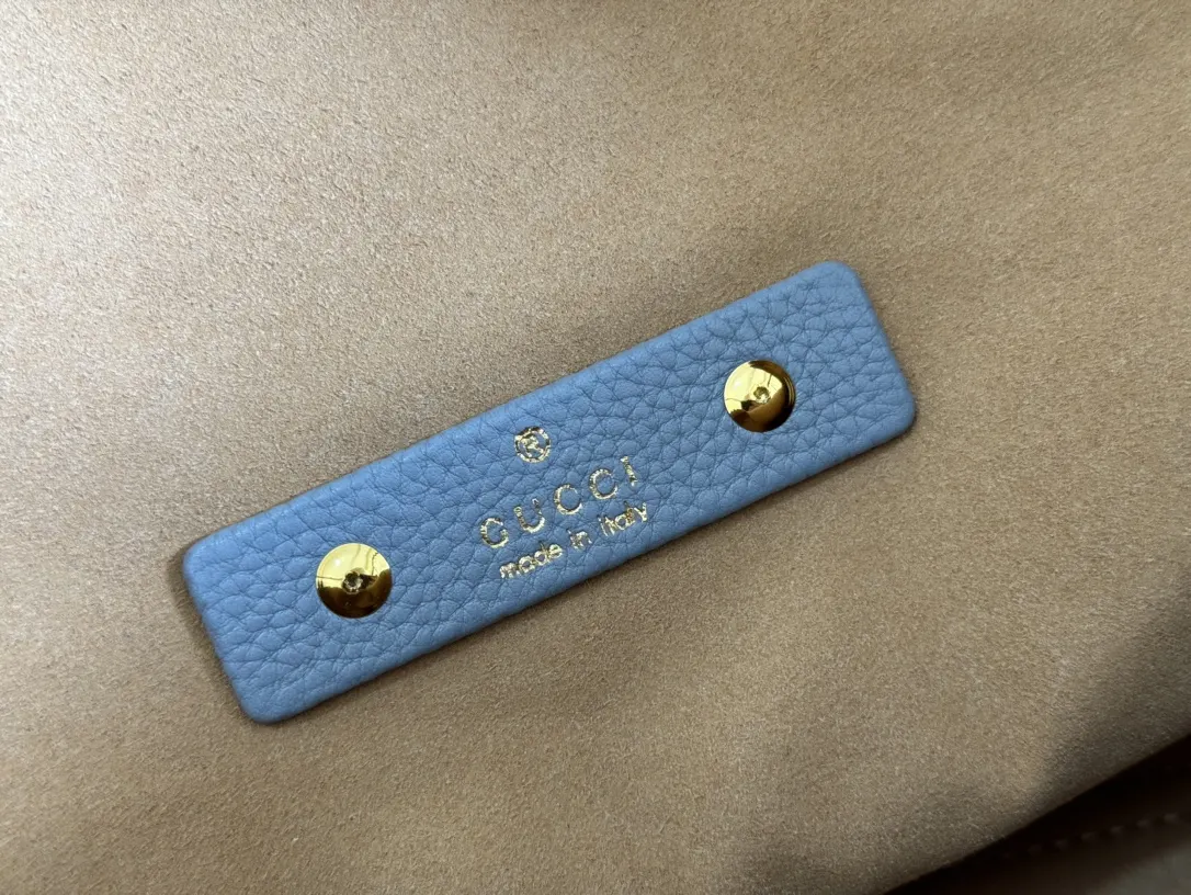 Gucci 棕色 藍色 牛皮 手拿包 精致手拿款(數字9) Gucci 棕色 藍色 牛皮 手拿包 精致手拿款(數字9)