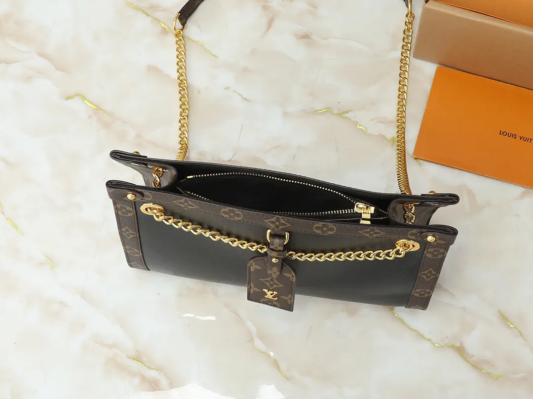 Chain Bag Leather