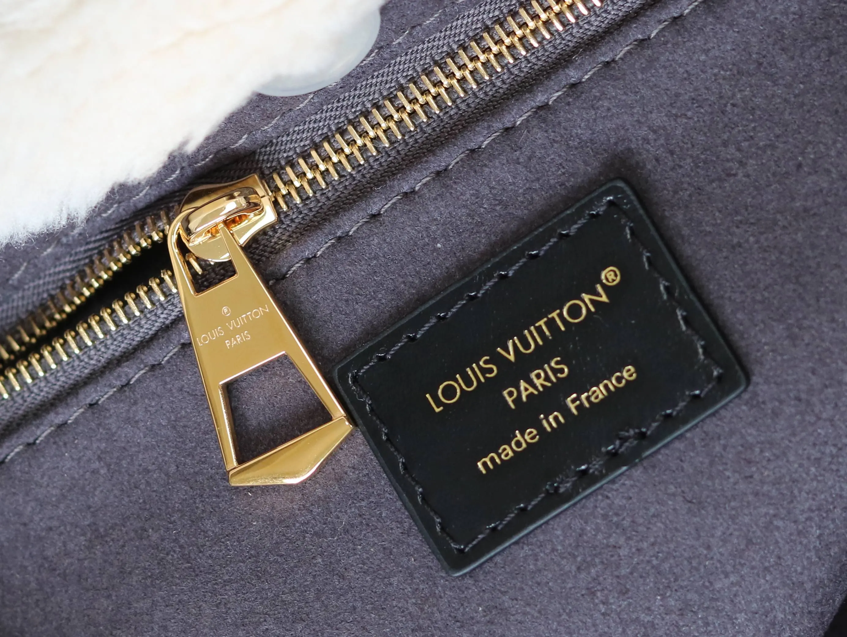 LV classic Monogram, chain bag, shoulder messenger model Image 9