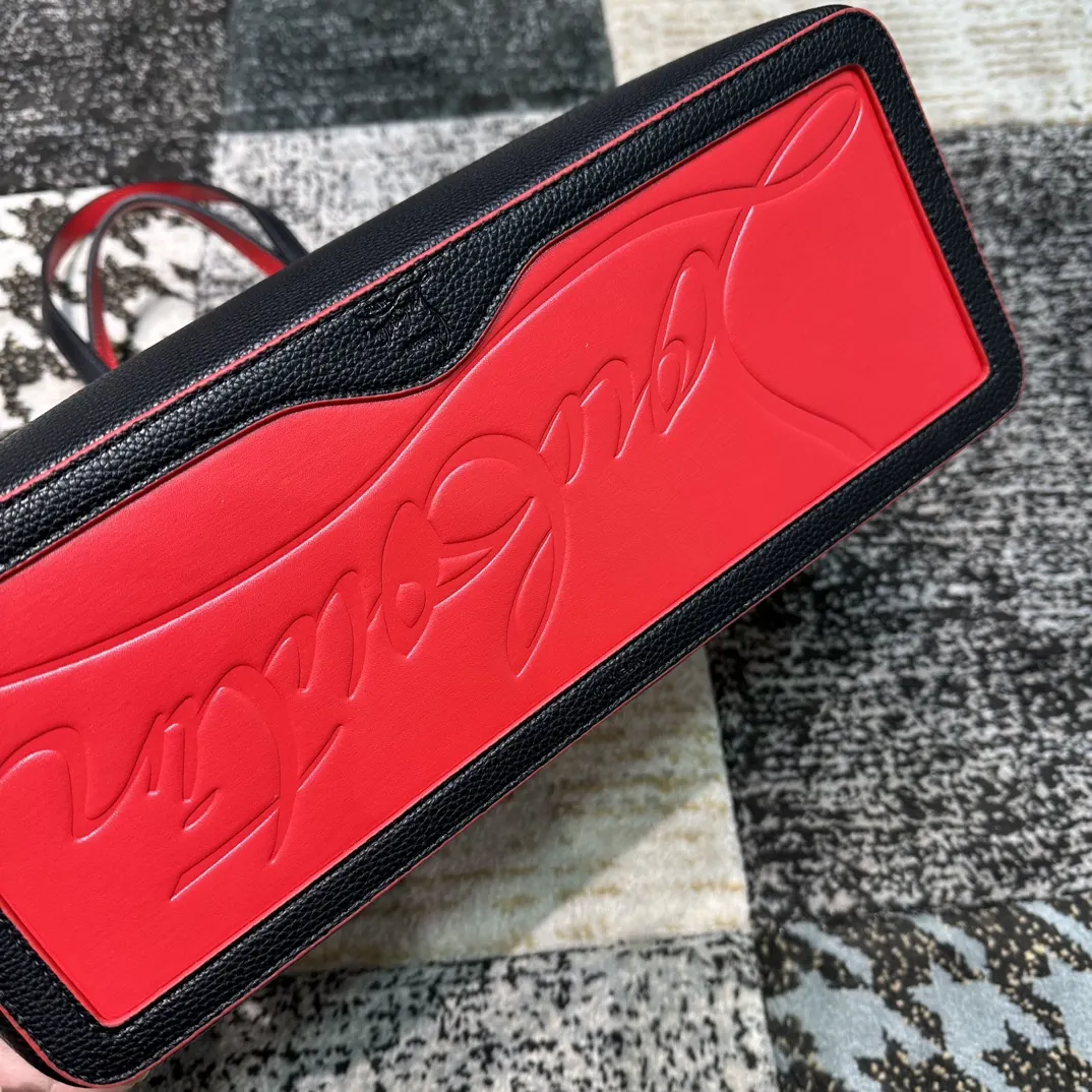 黑色 紅色 牛皮 Christian Louboutin黑色铆钉托特 托特包 大容量托特款(數字9) 黑色 紅色 牛皮 Christian Louboutin黑色铆钉托特 托特包 大容量托特款(數字9)