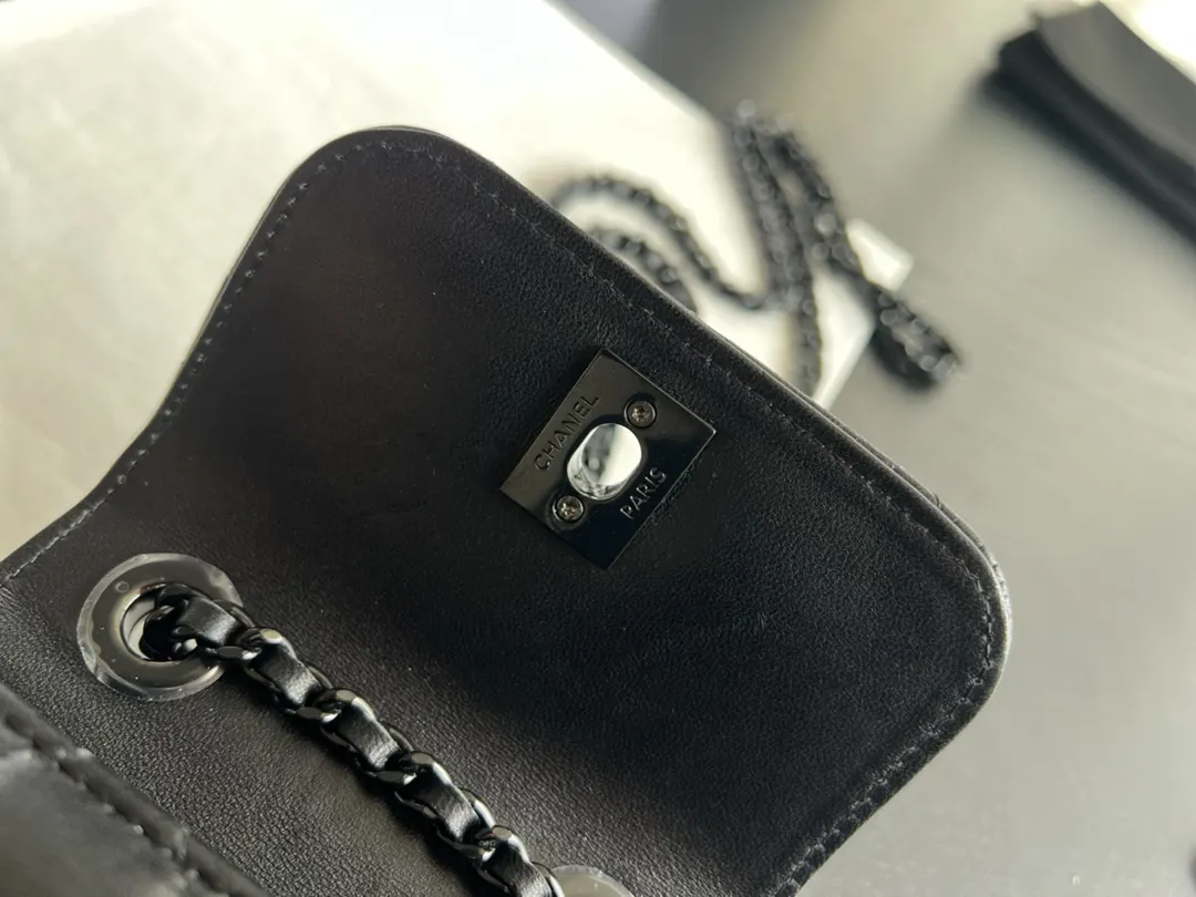 CHANEL 22 Bag 黑色牛皮链条包 手提款