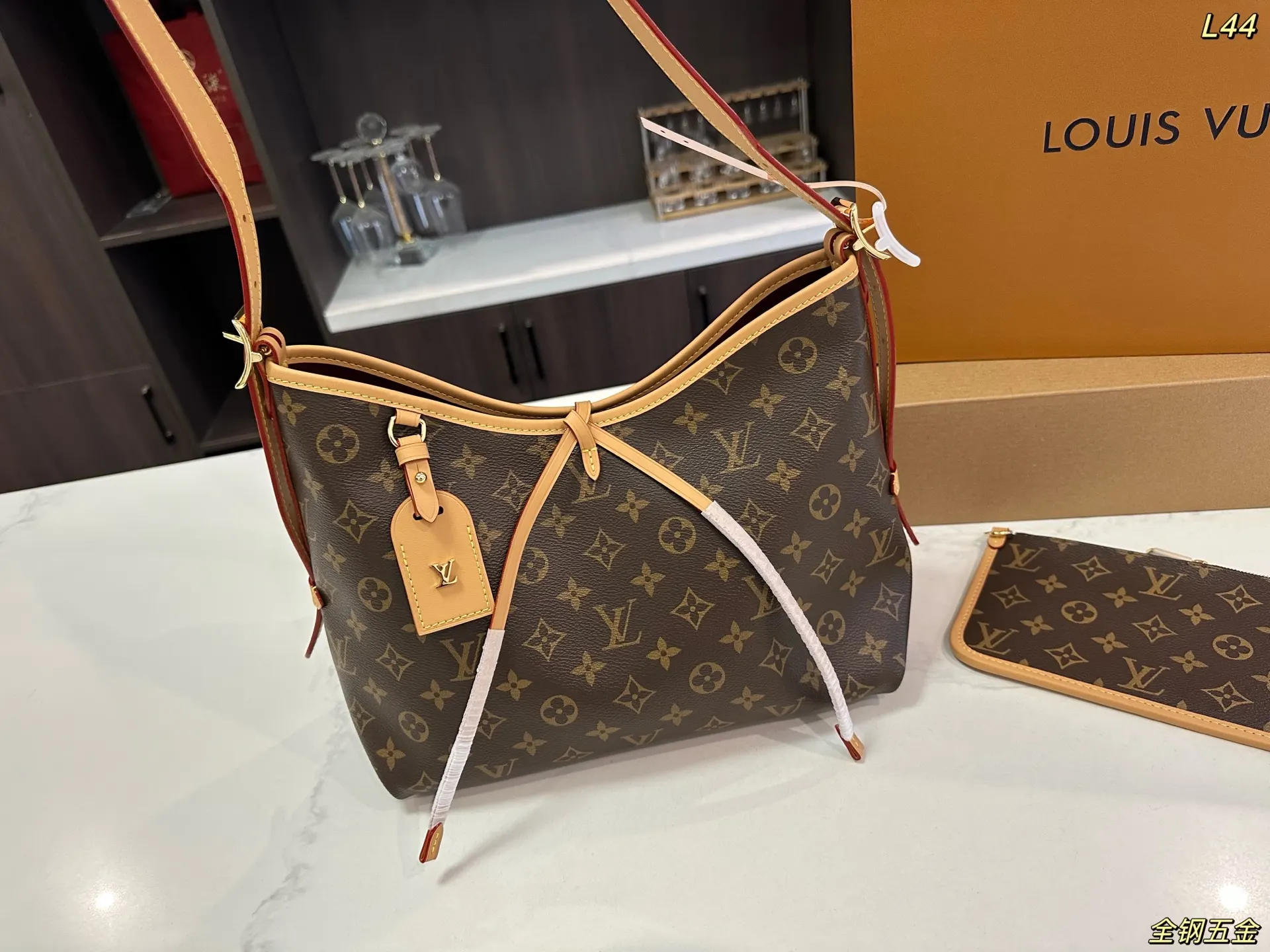 LV CarryAll 全钢五金 斜背包 輕便斜挎款