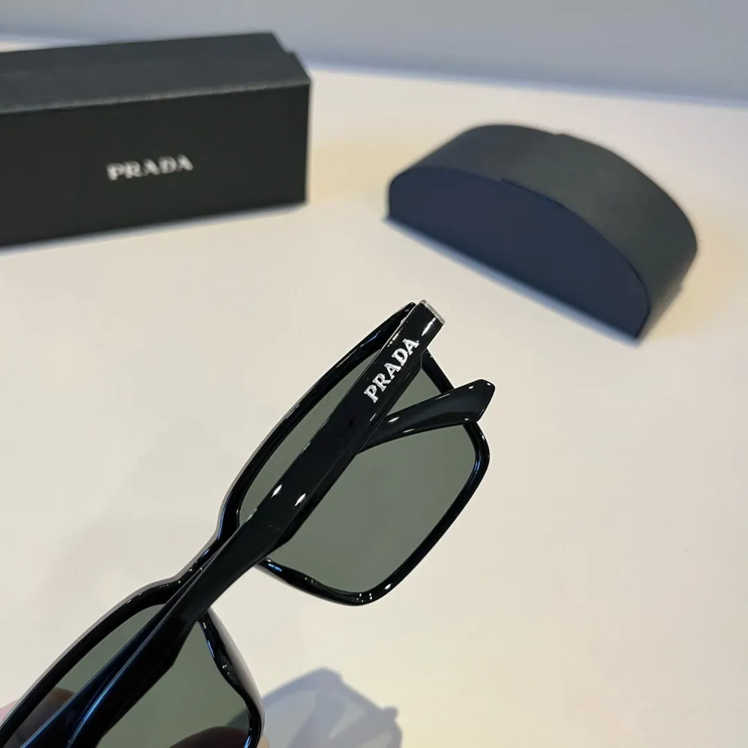 PRADA 太阳眼镜 时尚遮阳款