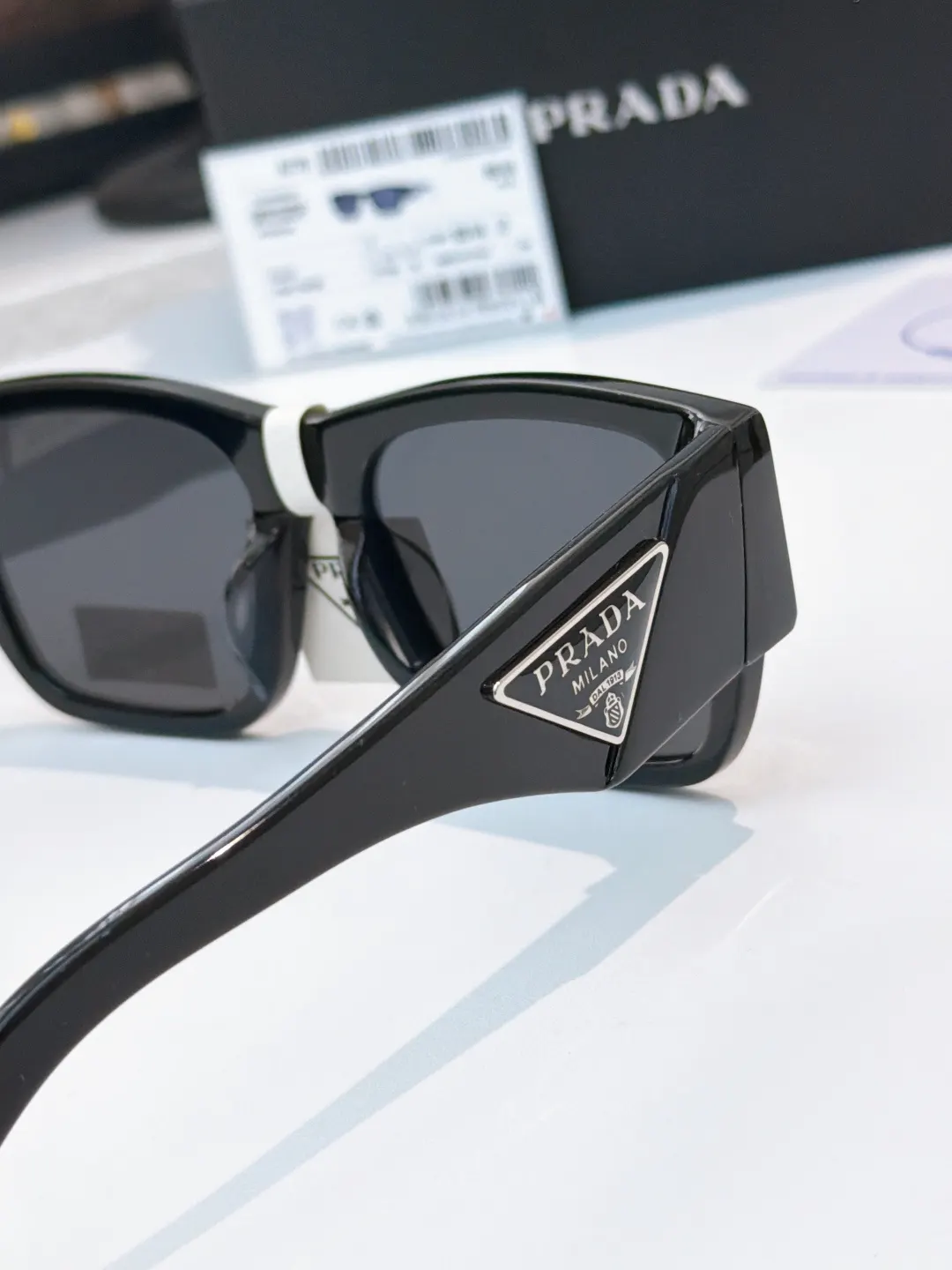 Prada SPR 10Z 太阳镜