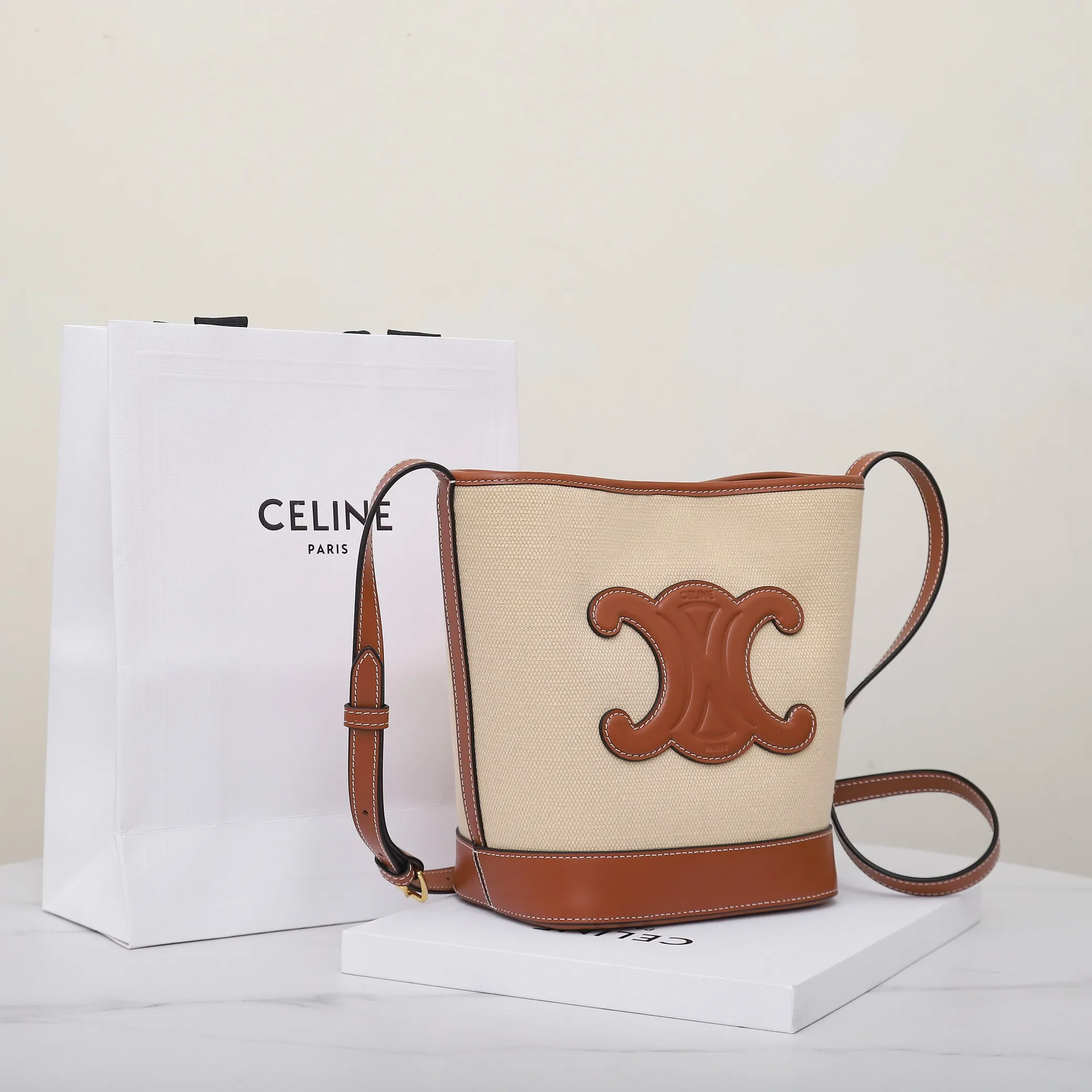Celine 牛皮 批 意大利进口 开发 水桶包 休閒水桶款