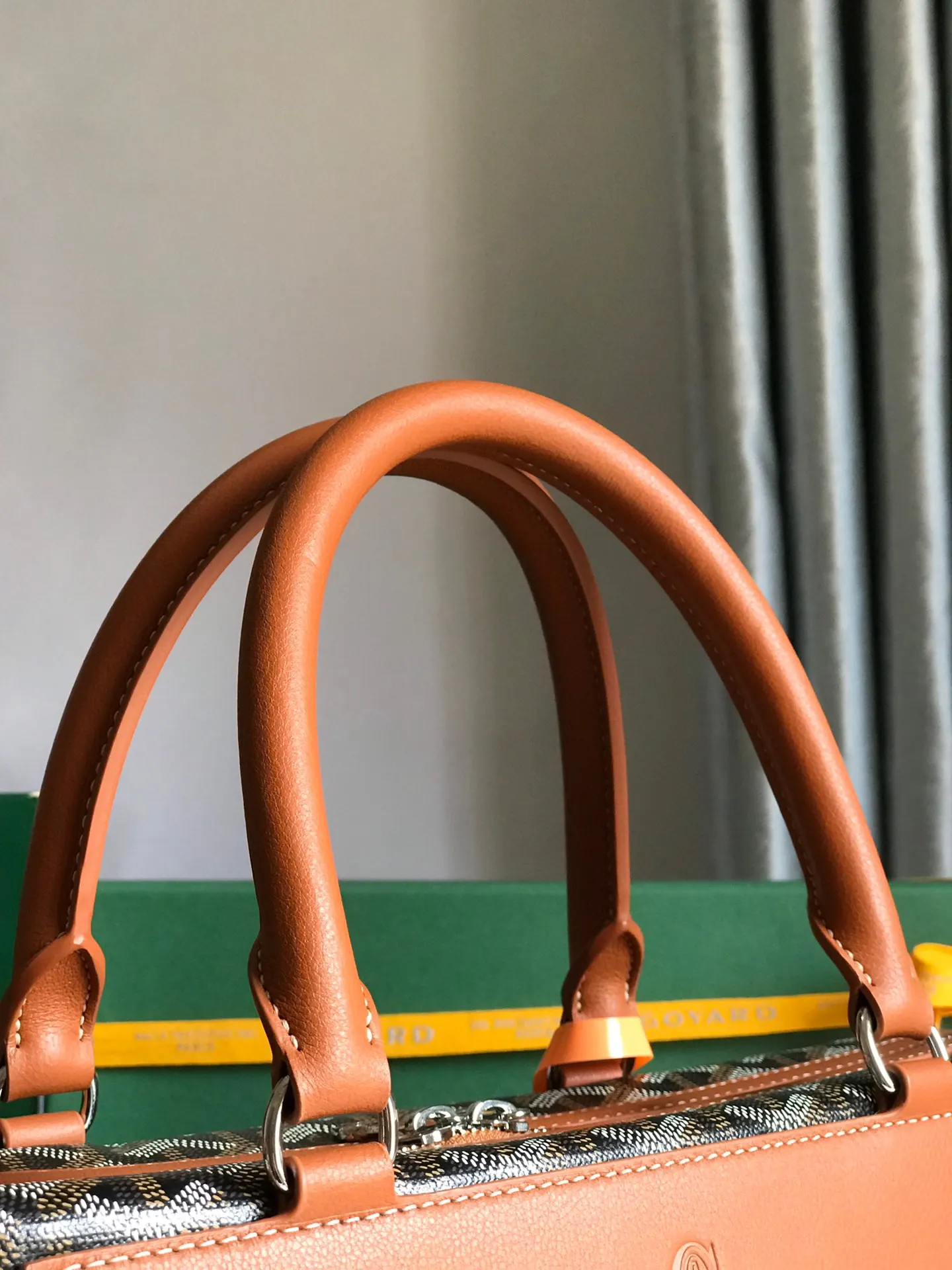 Goyard Cisalpin公文包秉承了Cisalpin背包的 双肩包 实用双肩款