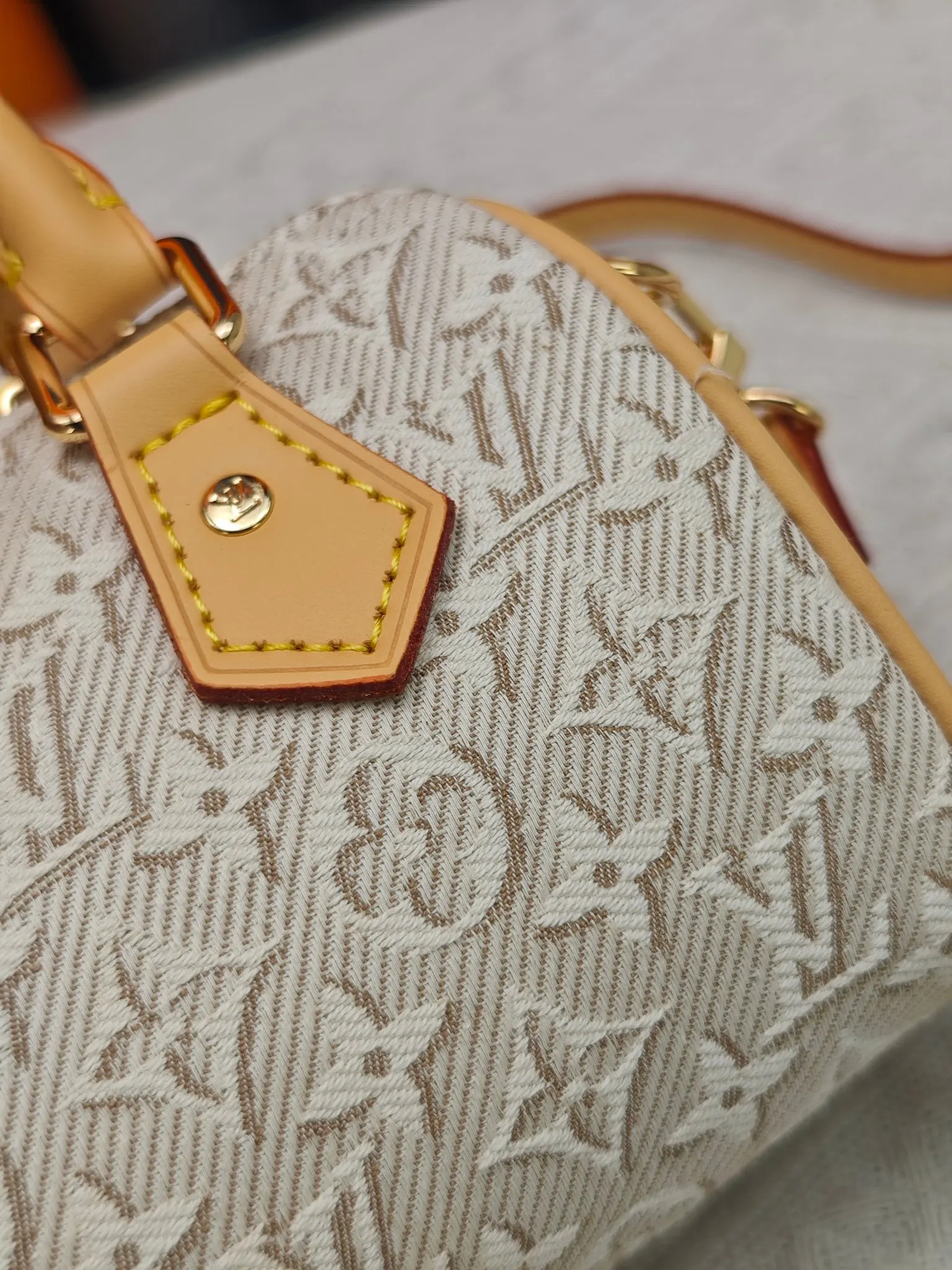 LV Speedy 白色 牛皮 收納包 旅行收納款