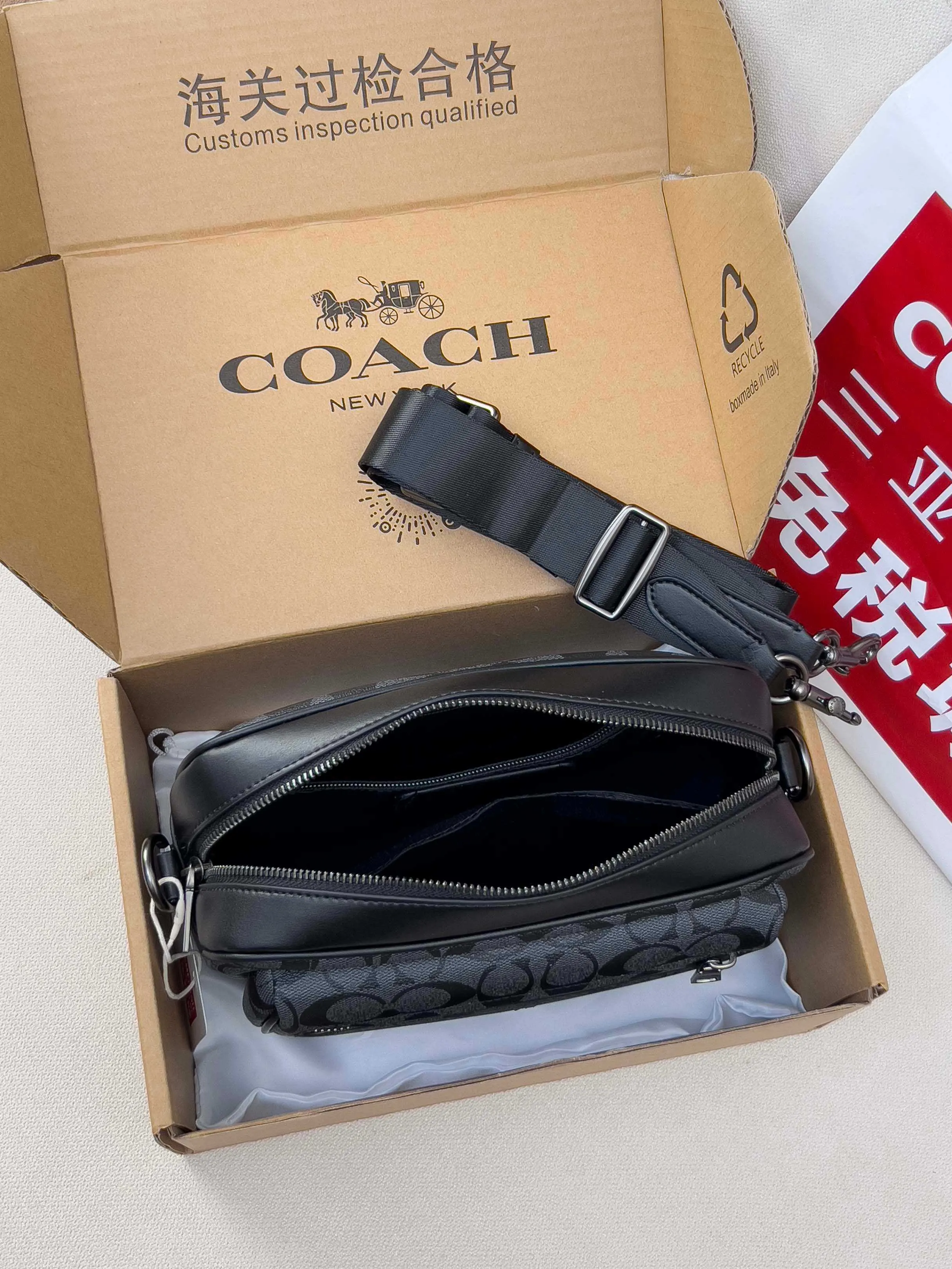 Coach 老花 图片 经典老花男士相机包 eli 斜挎包 轻便斜挎款