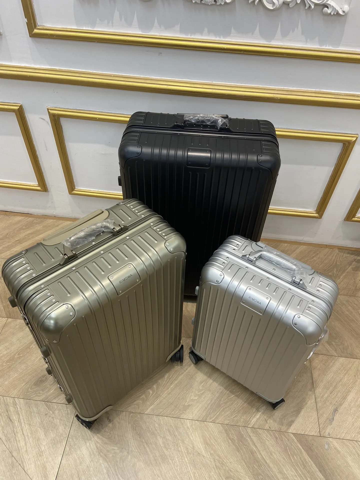 Rimowa Black Silver Suitcase Travel Lightweight