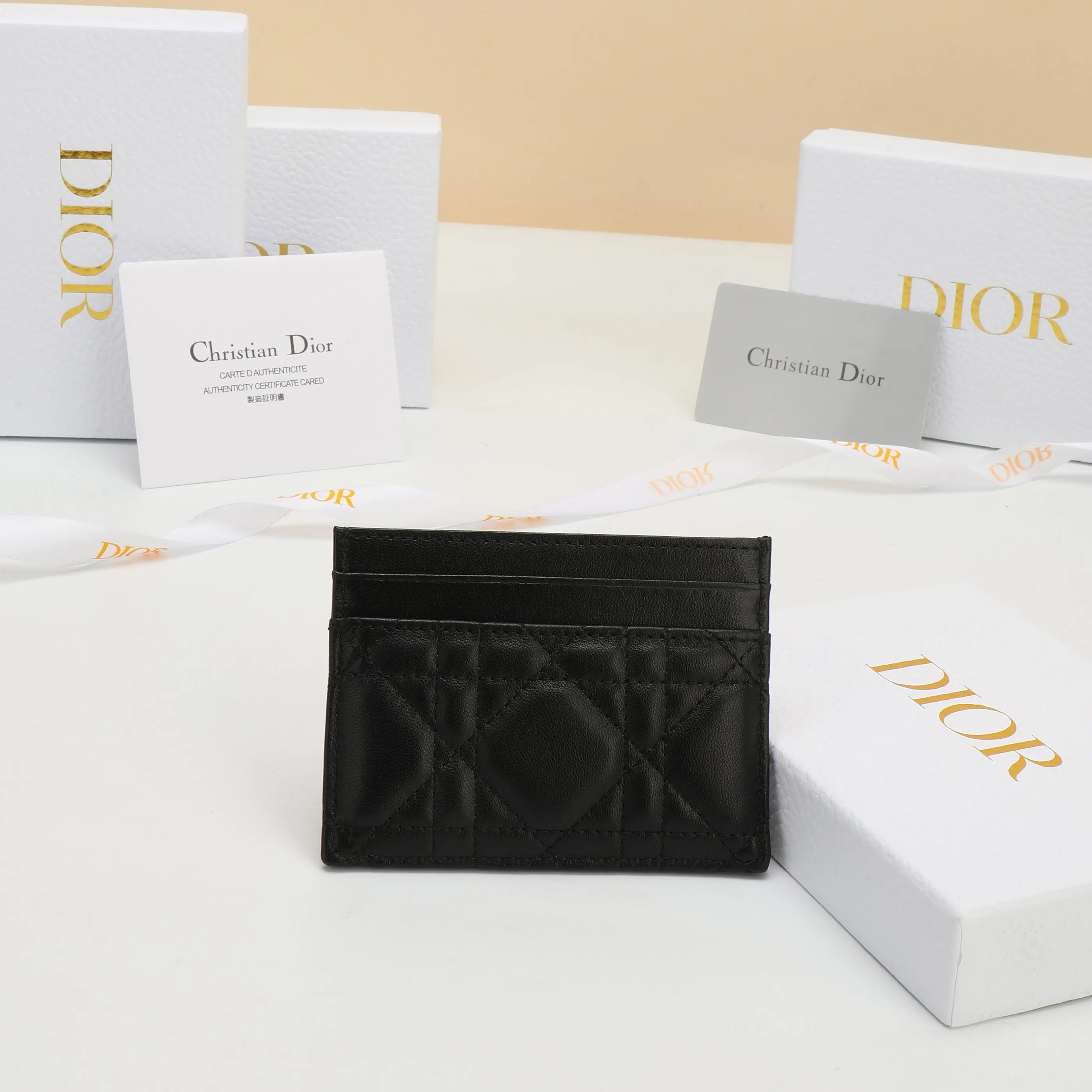 Dior Lady Dior Lady 黑色羊皮卡夹 精致配饰 复古